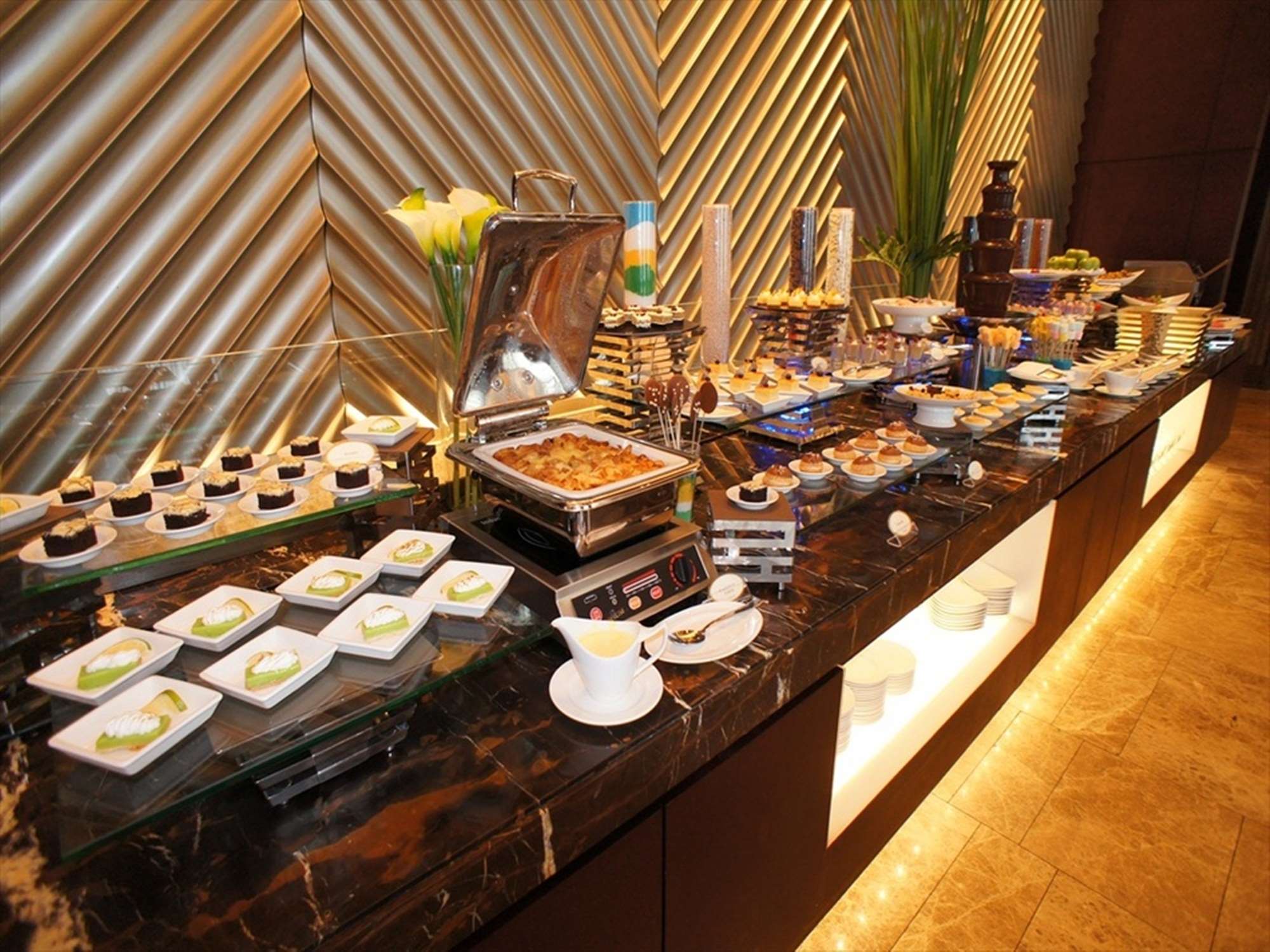 Crimson Hotel Filinvest City Manila Crimson Hotel Filinvest City Manila