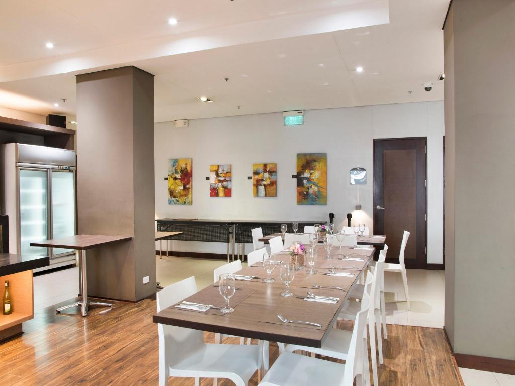 Microtel by Wyndham Acropolis Microtel by Wyndham Acropolis