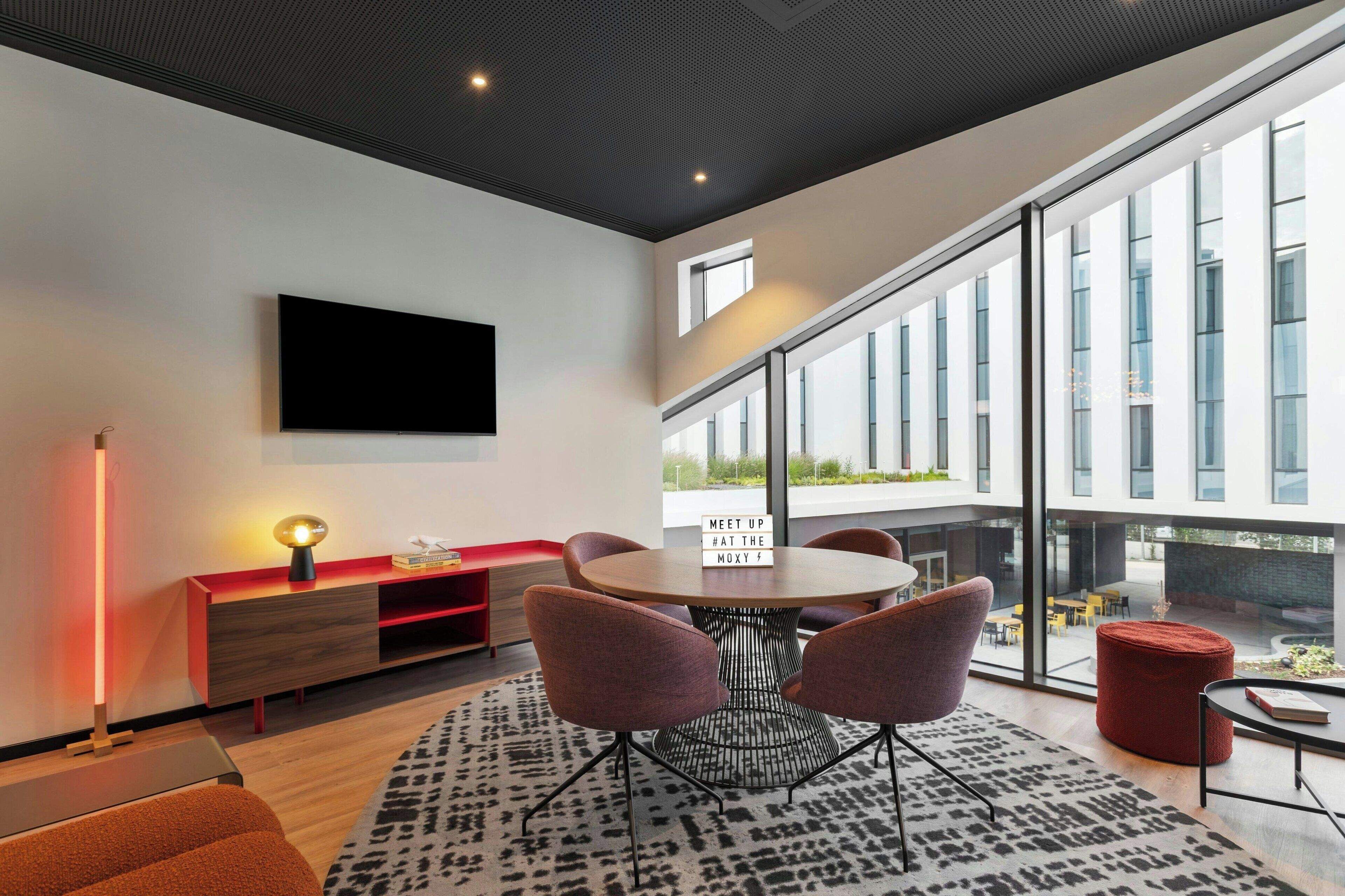 Moxy Alfragide Lisboa