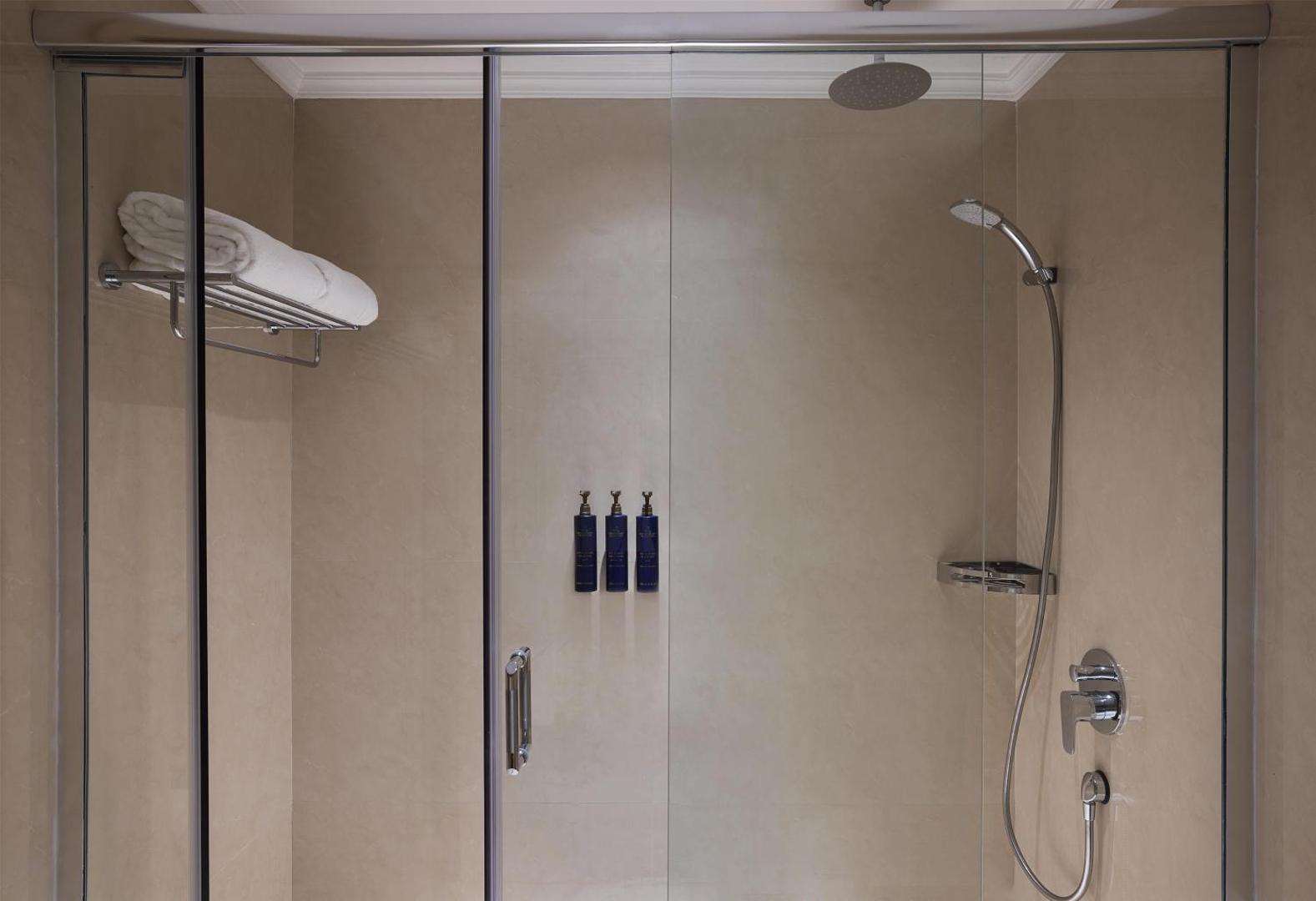 Diyar Ajwa, Tapestry Collection by Hilton