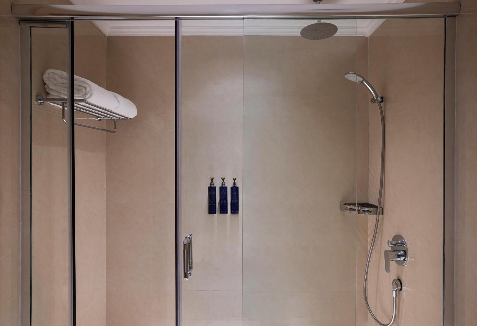 Diyar Ajwa, Tapestry Collection by Hilton