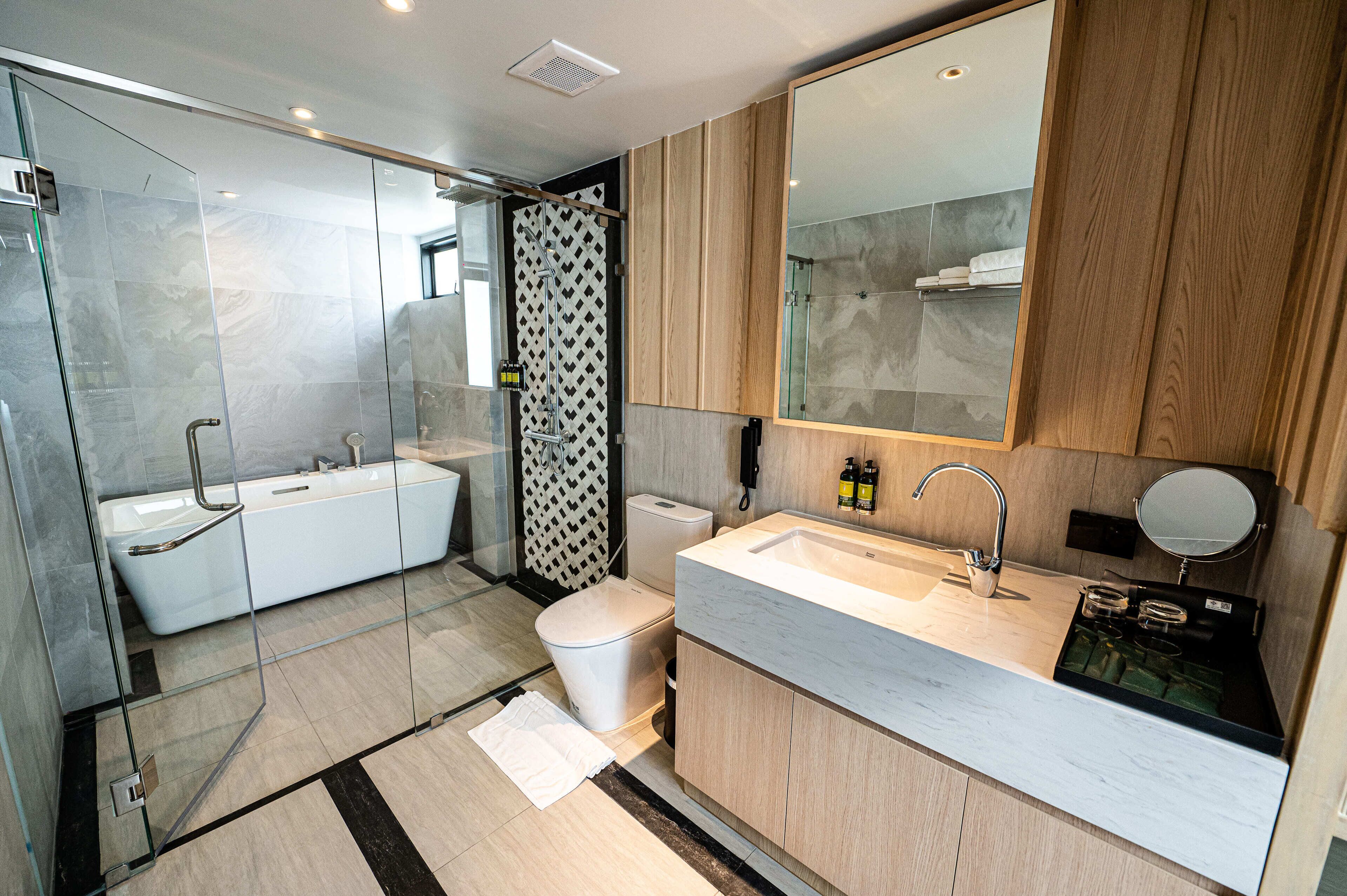 Floral Court Hotel & Residence