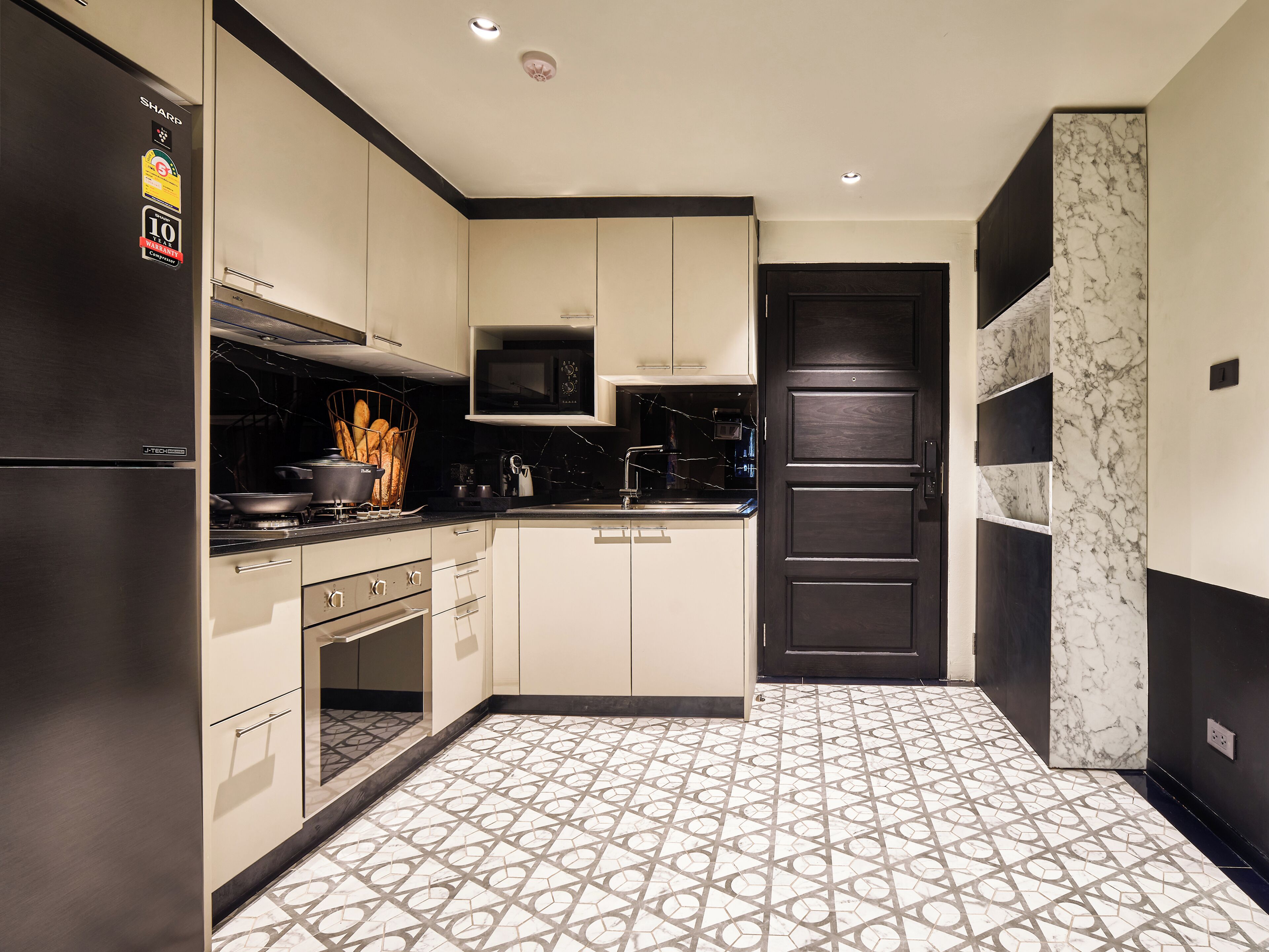 Floral Court Hotel & Residence