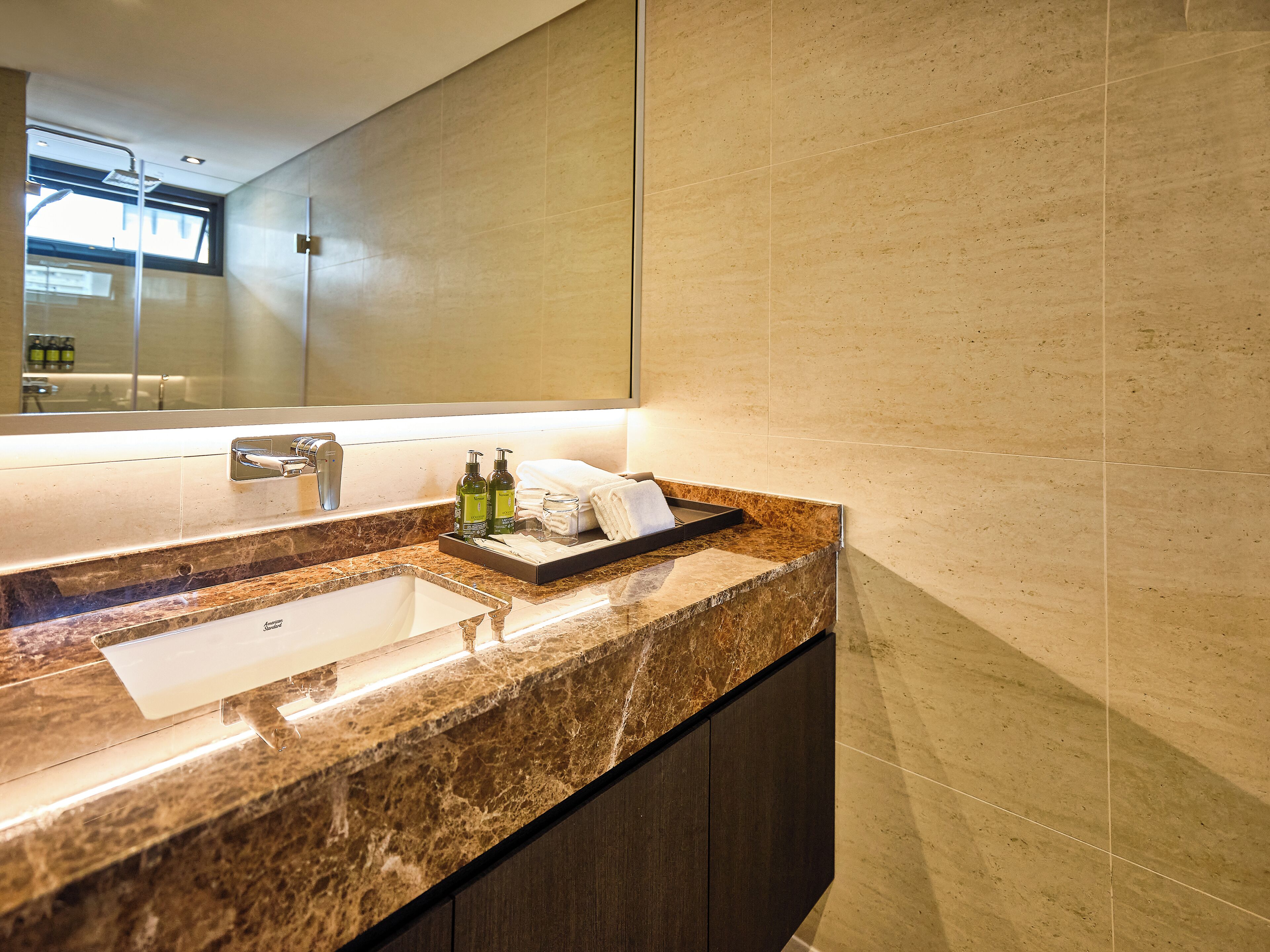 Floral Court Hotel & Residence