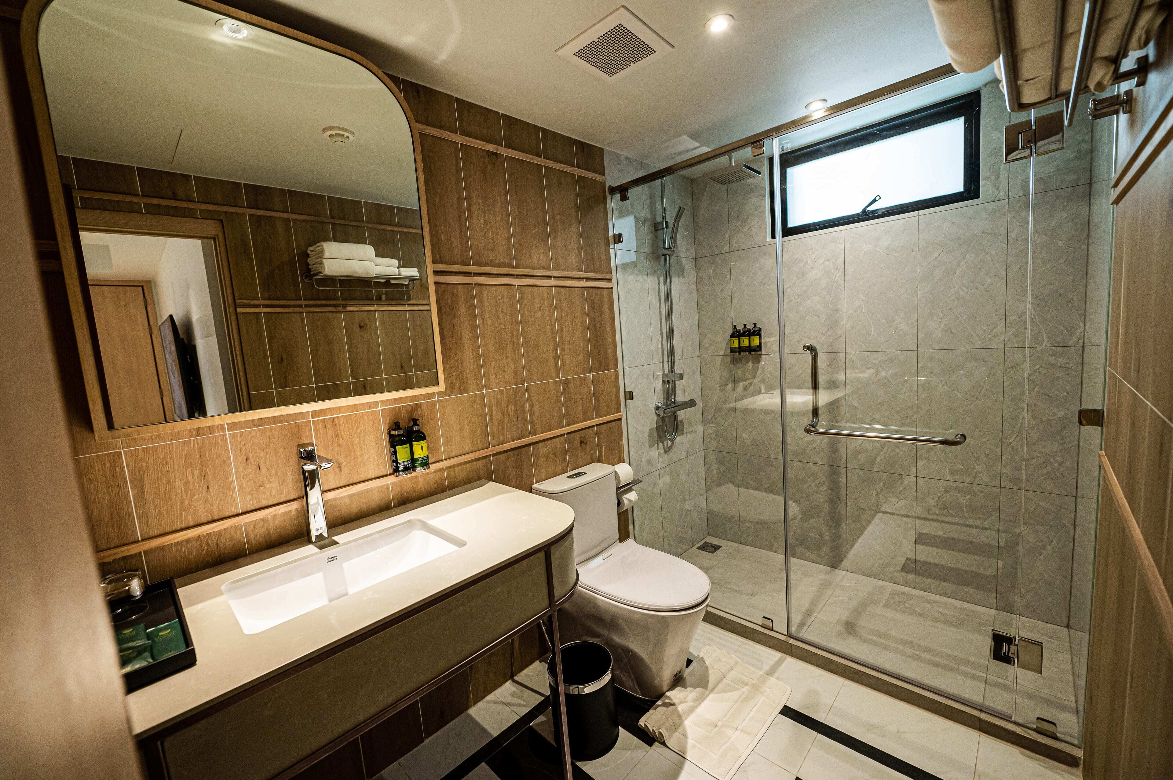 Floral Court Hotel & Residence