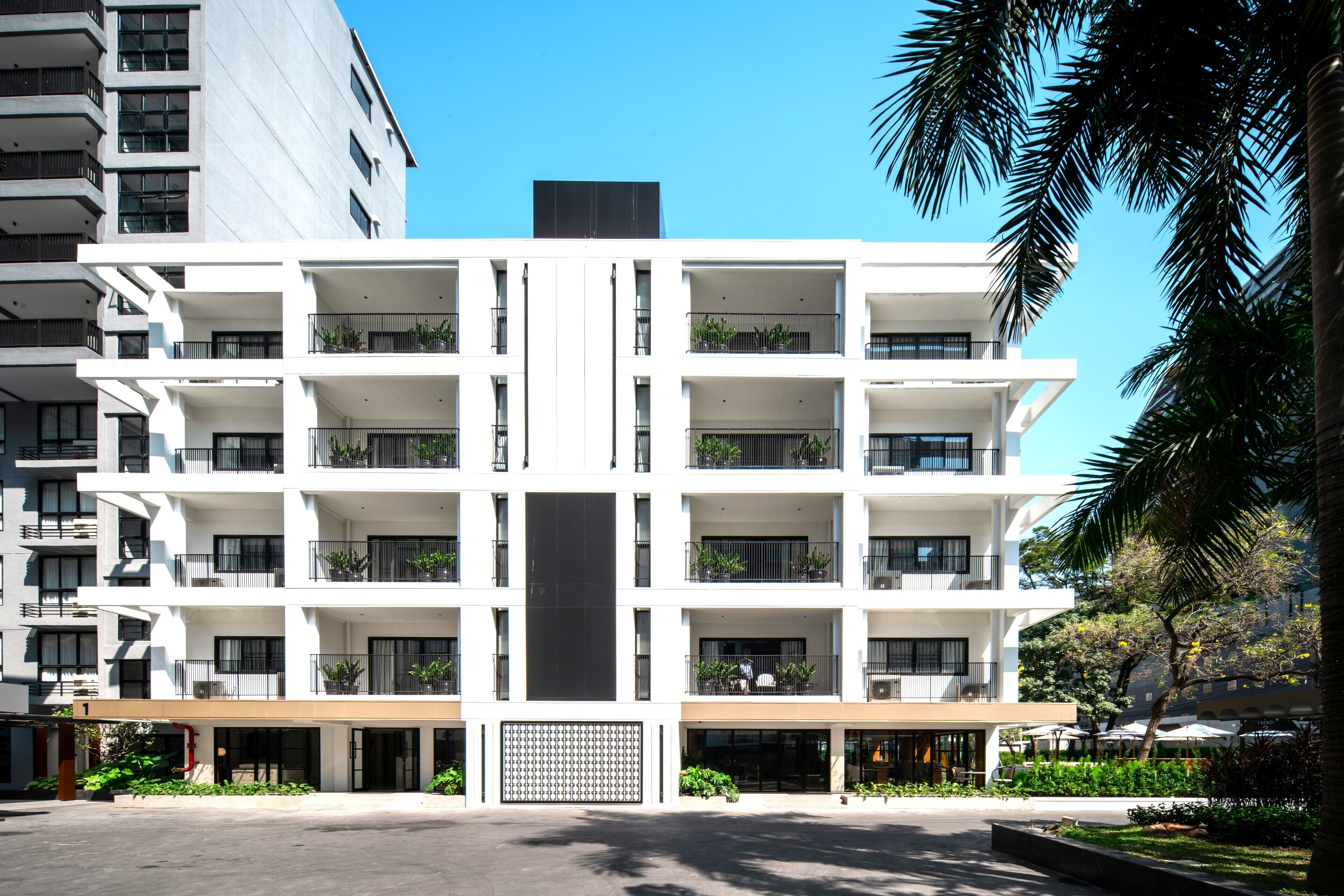 Floral Court Hotel & Residence