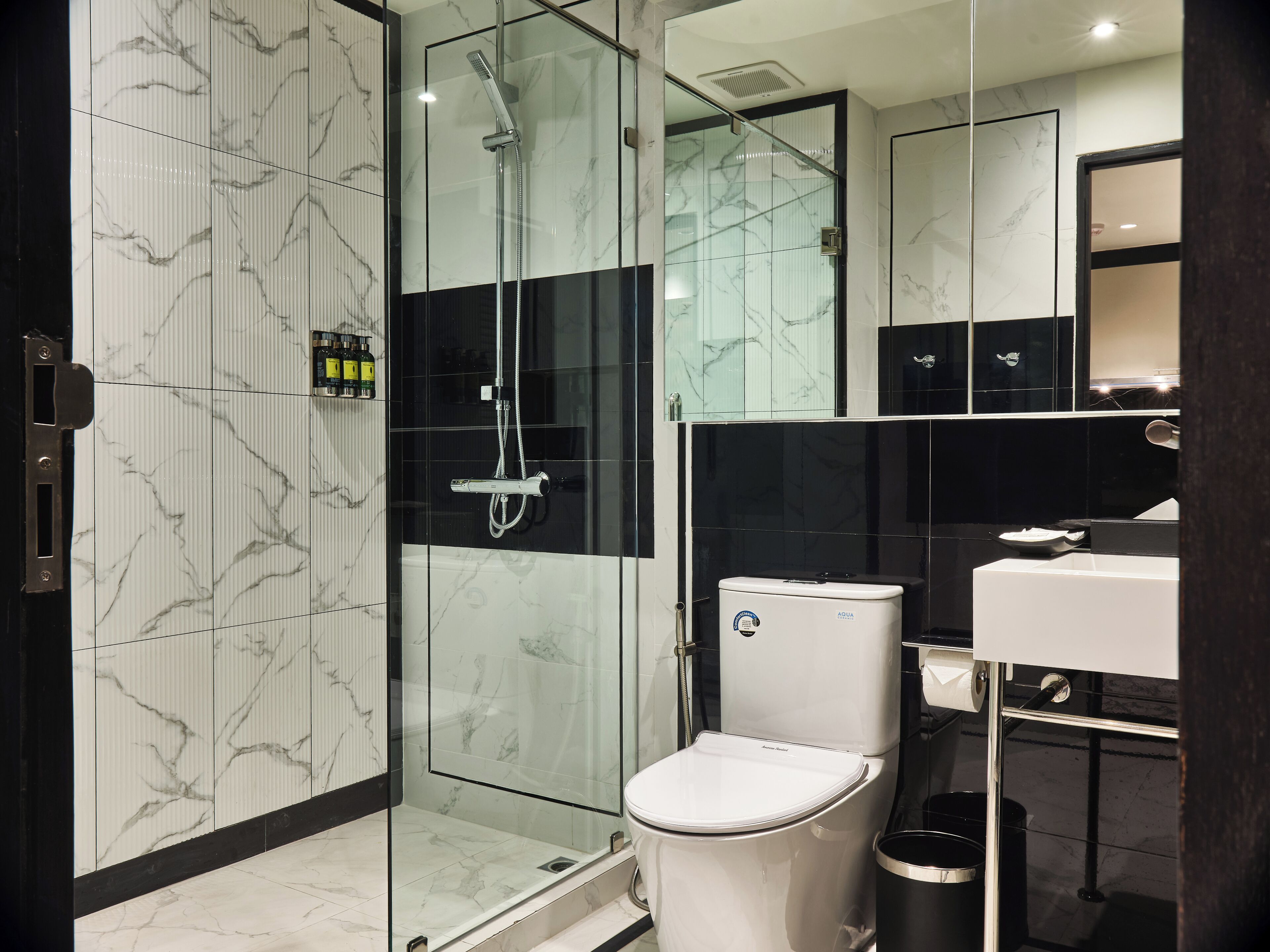 Floral Court Hotel & Residence