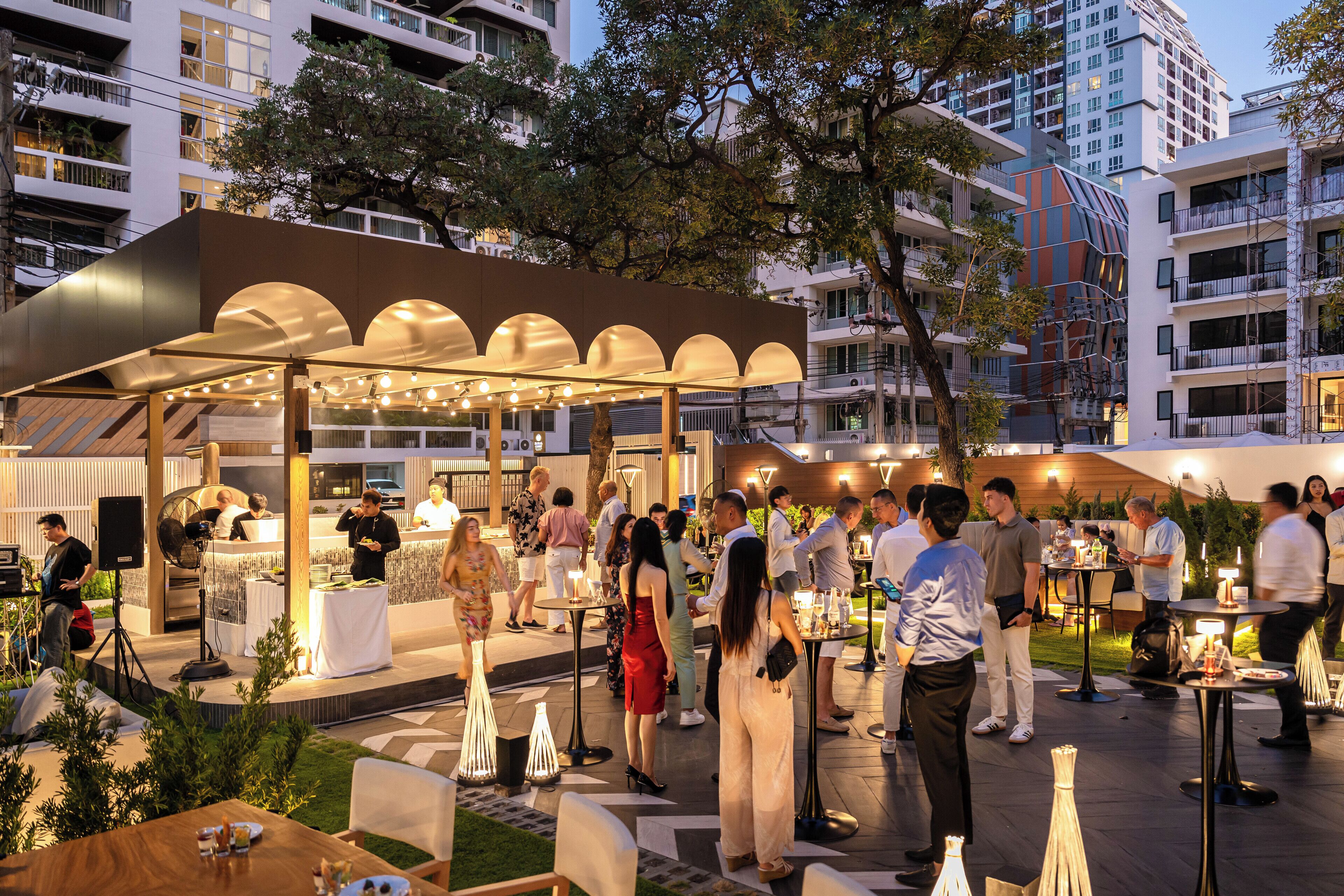 Floral Court Hotel & Residence