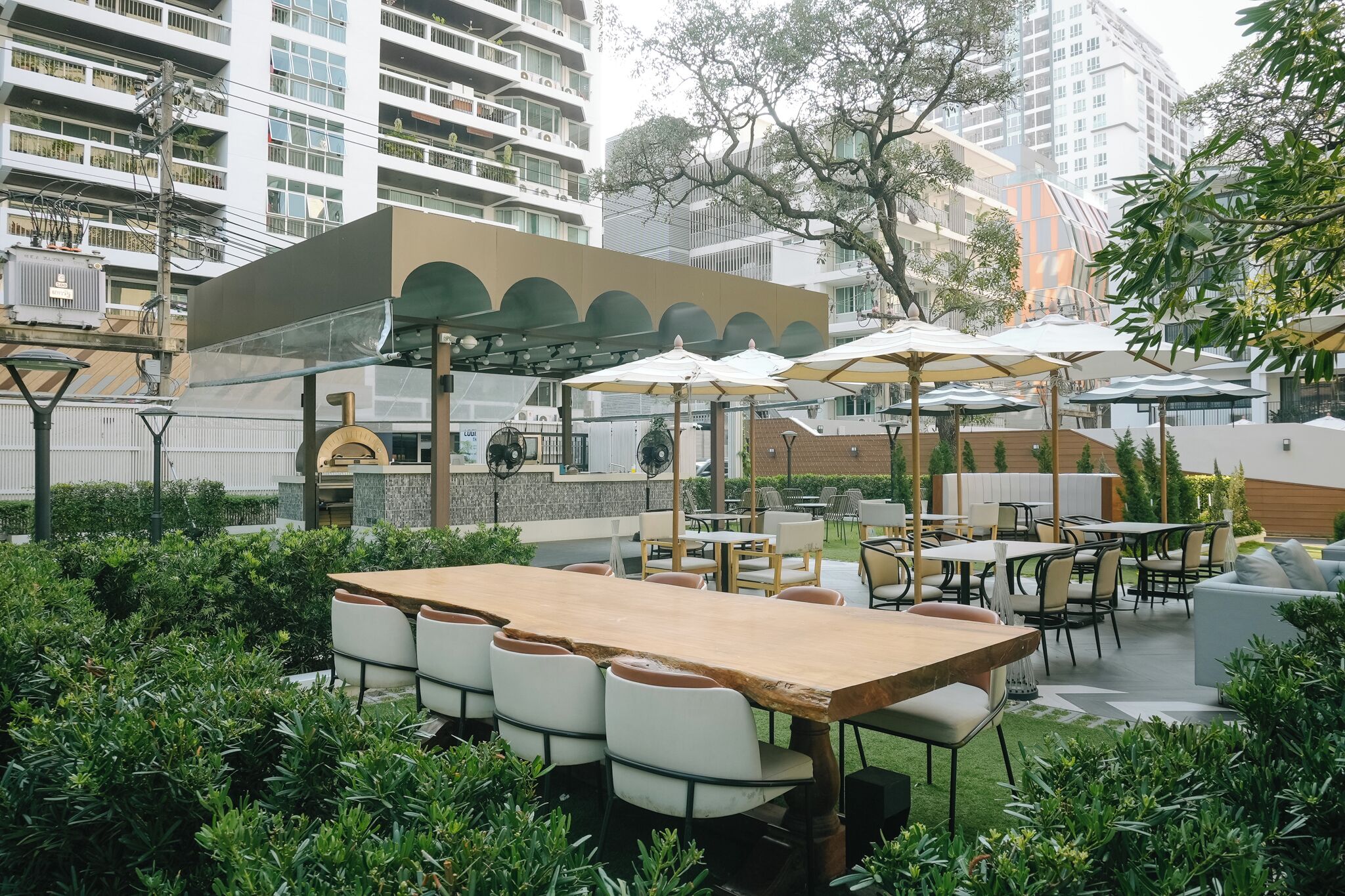 Floral Court Hotel & Residence