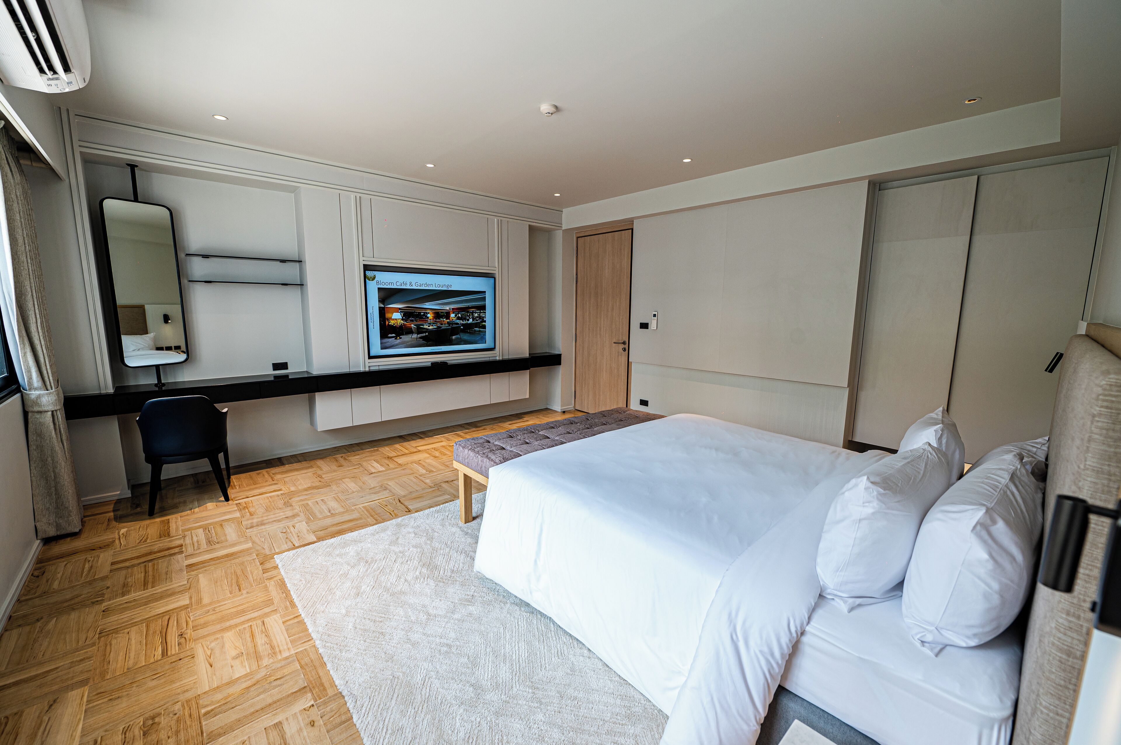 Floral Court Hotel & Residence