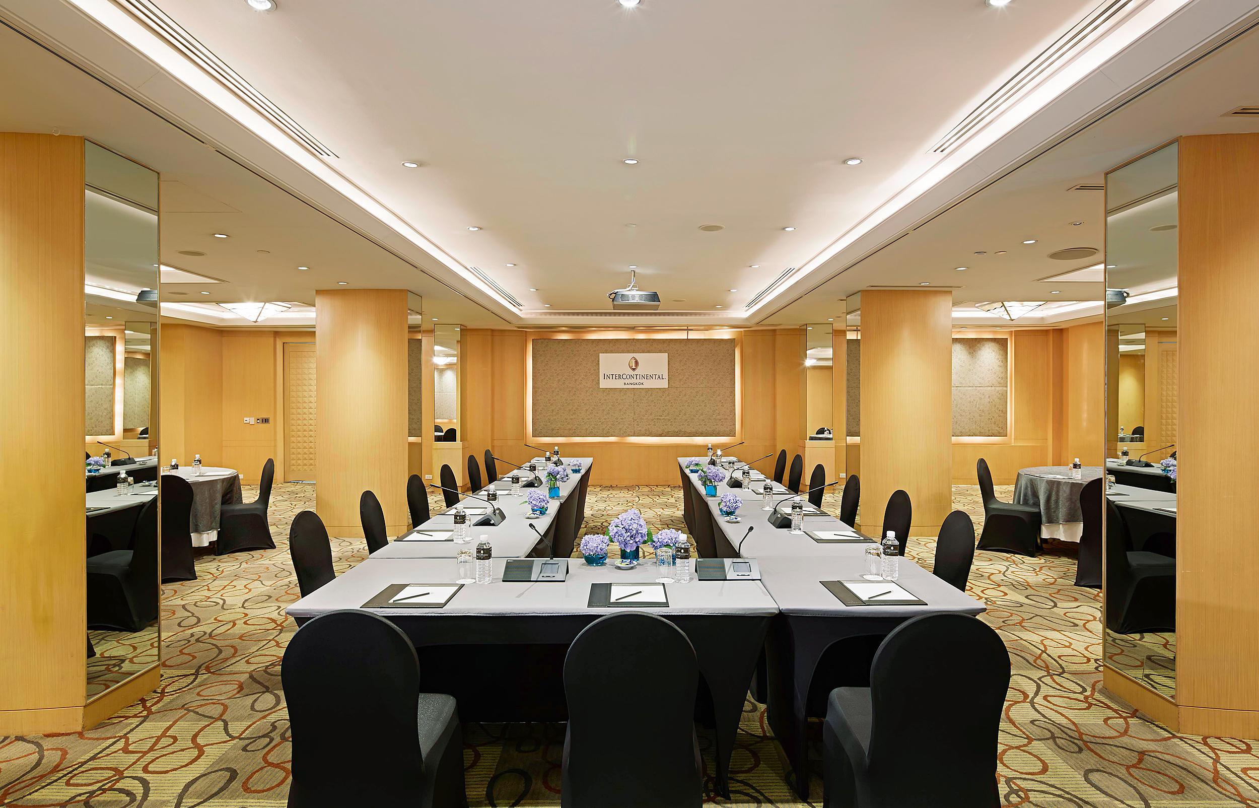 Holiday Inn Bangkok Holiday Inn Bangkok