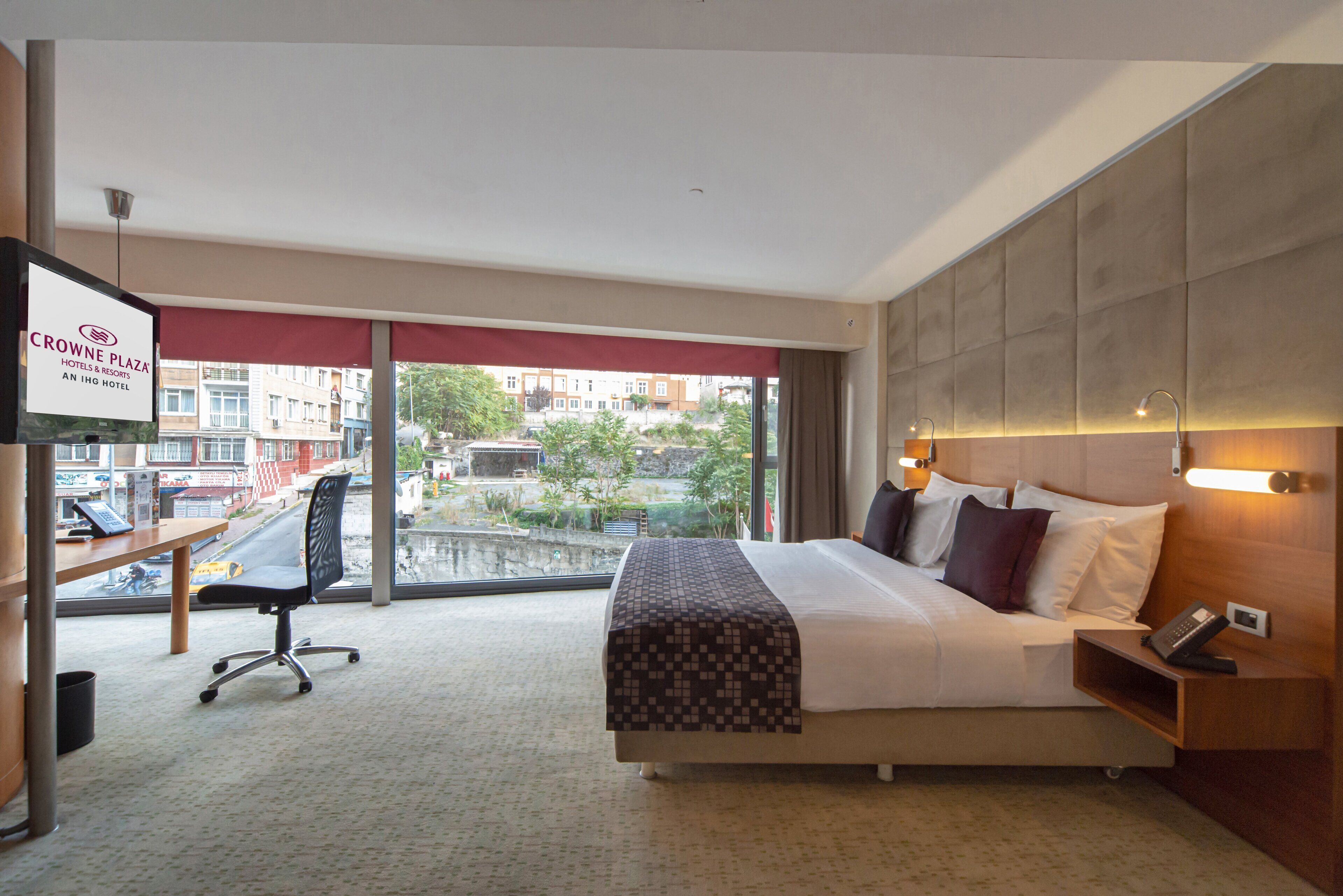 Crowne Plaza Harbiye