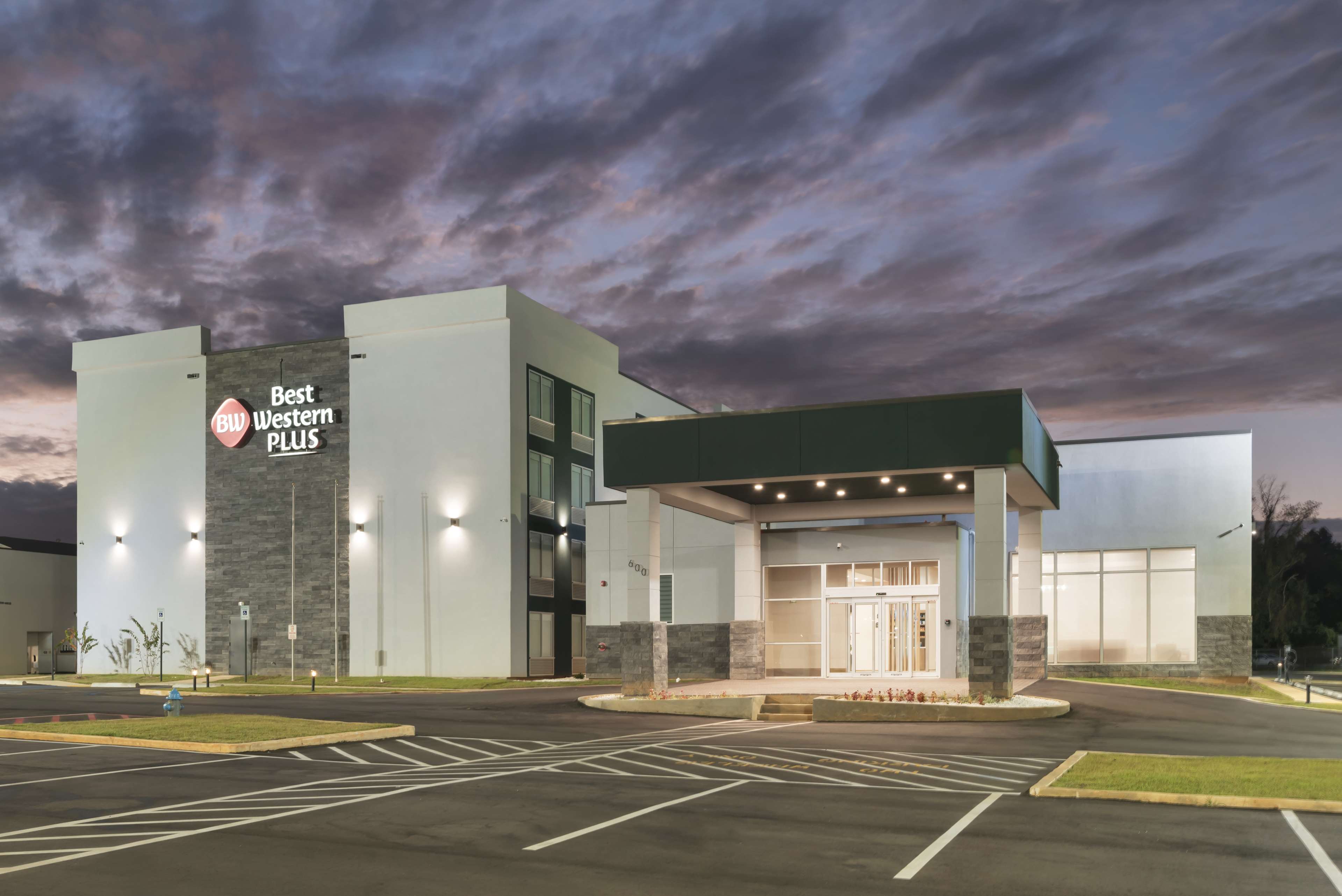Best Western Plus Mobile Inn & Suites Best Western Plus Mobile Inn & Suites