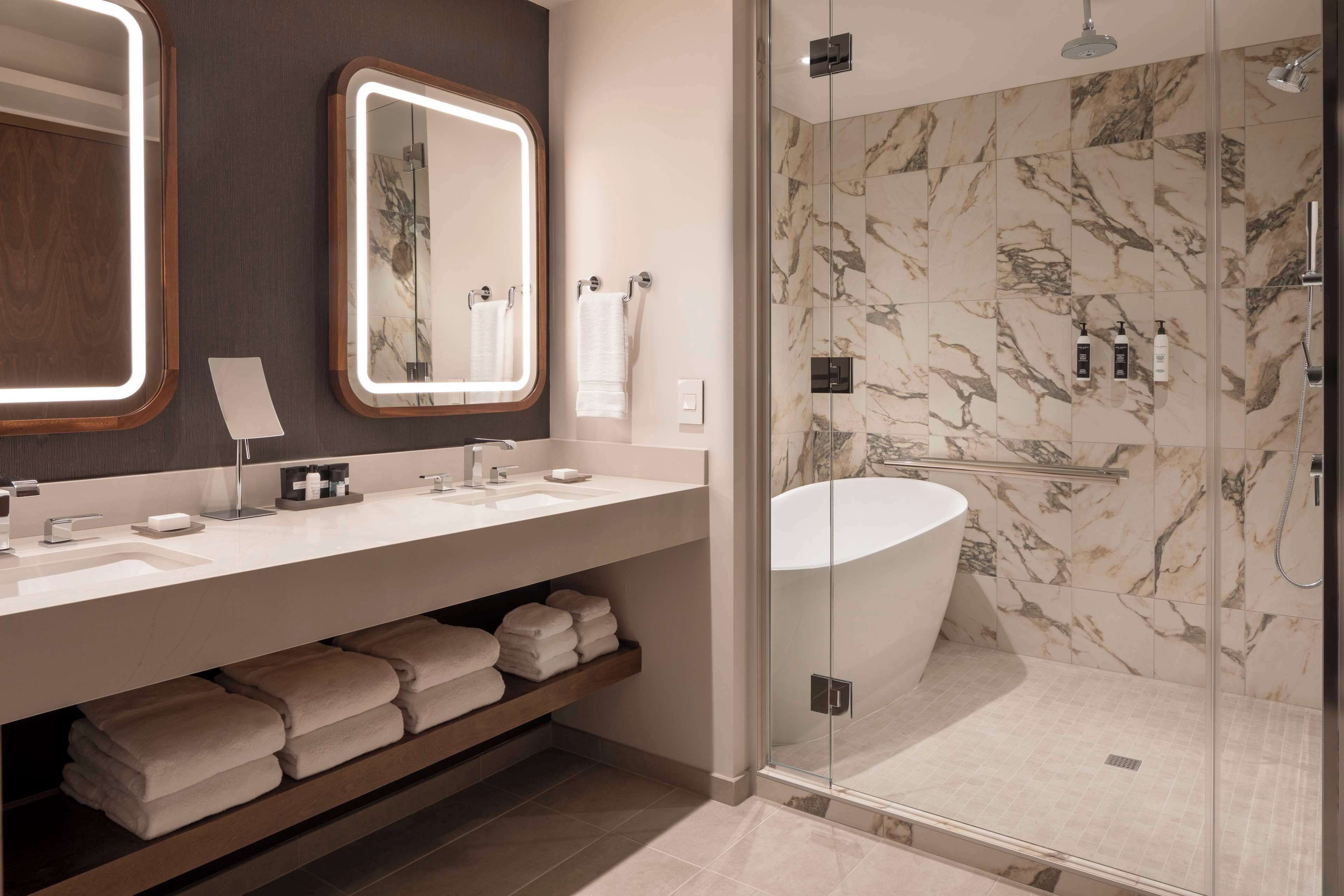 Caesars Republic Scottsdale, a Hilton Hotel