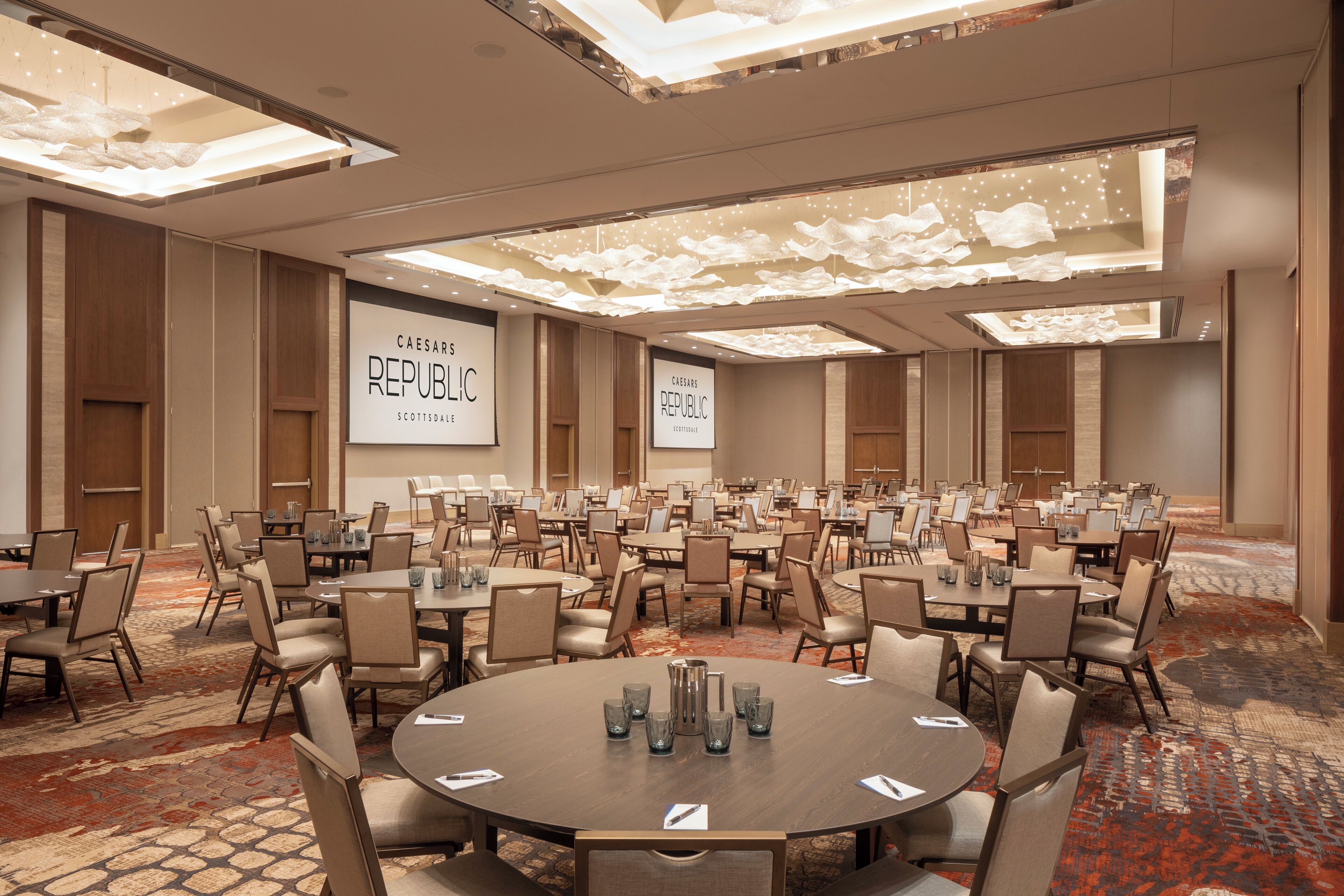 Caesars Republic Scottsdale, a Hilton Hotel