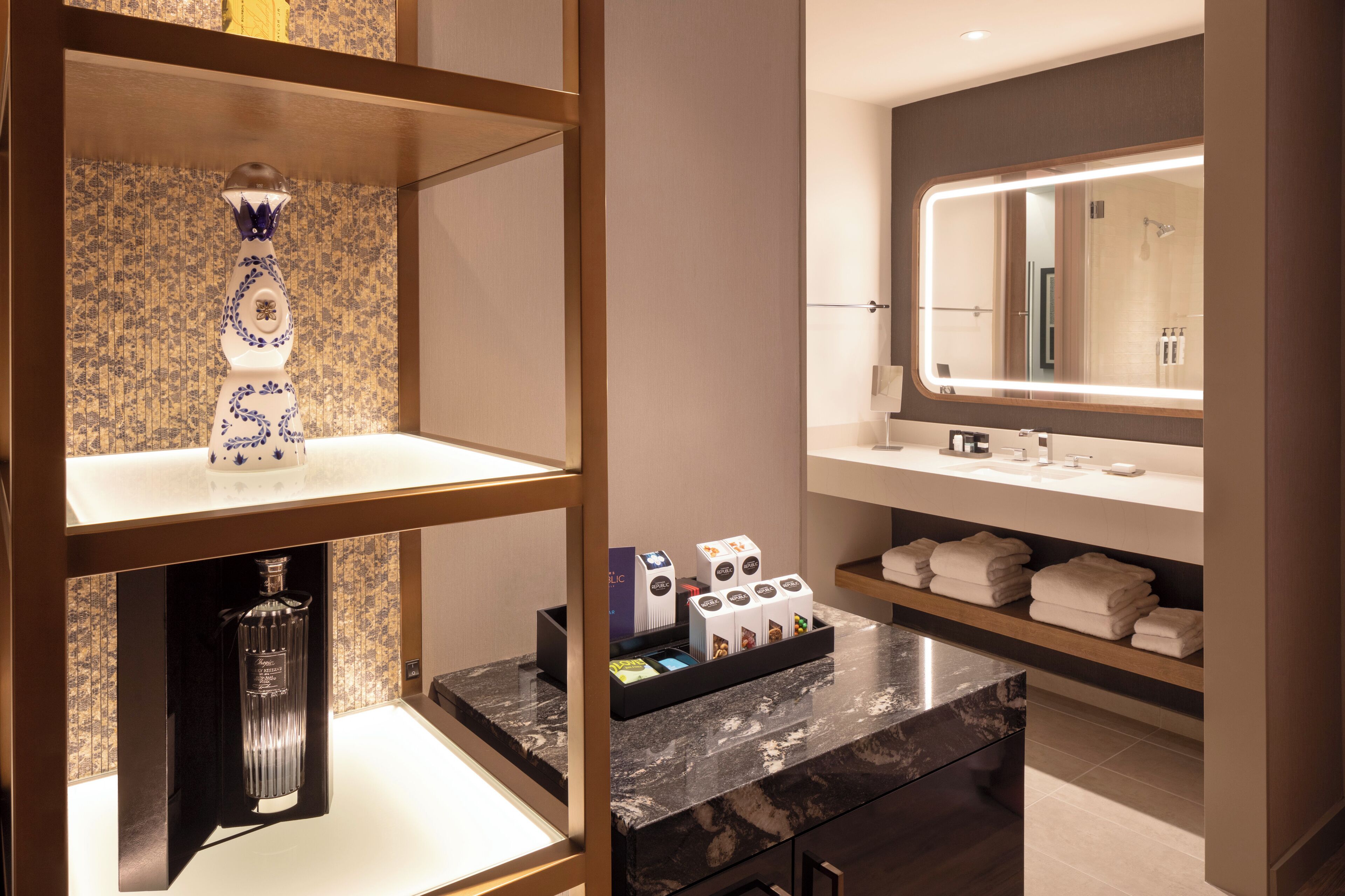 Caesars Republic Scottsdale, a Hilton Hotel