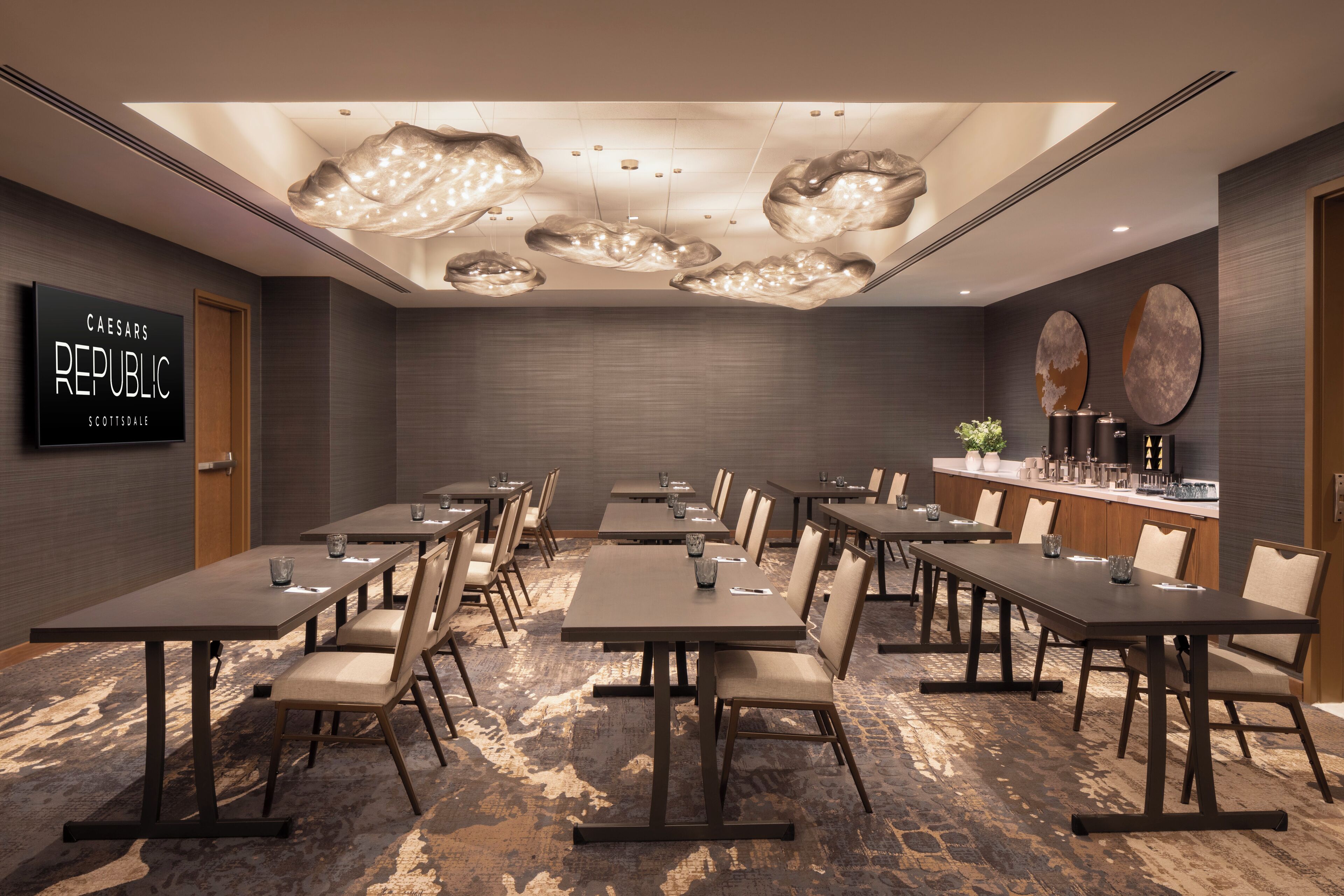 Caesars Republic Scottsdale, a Hilton Hotel