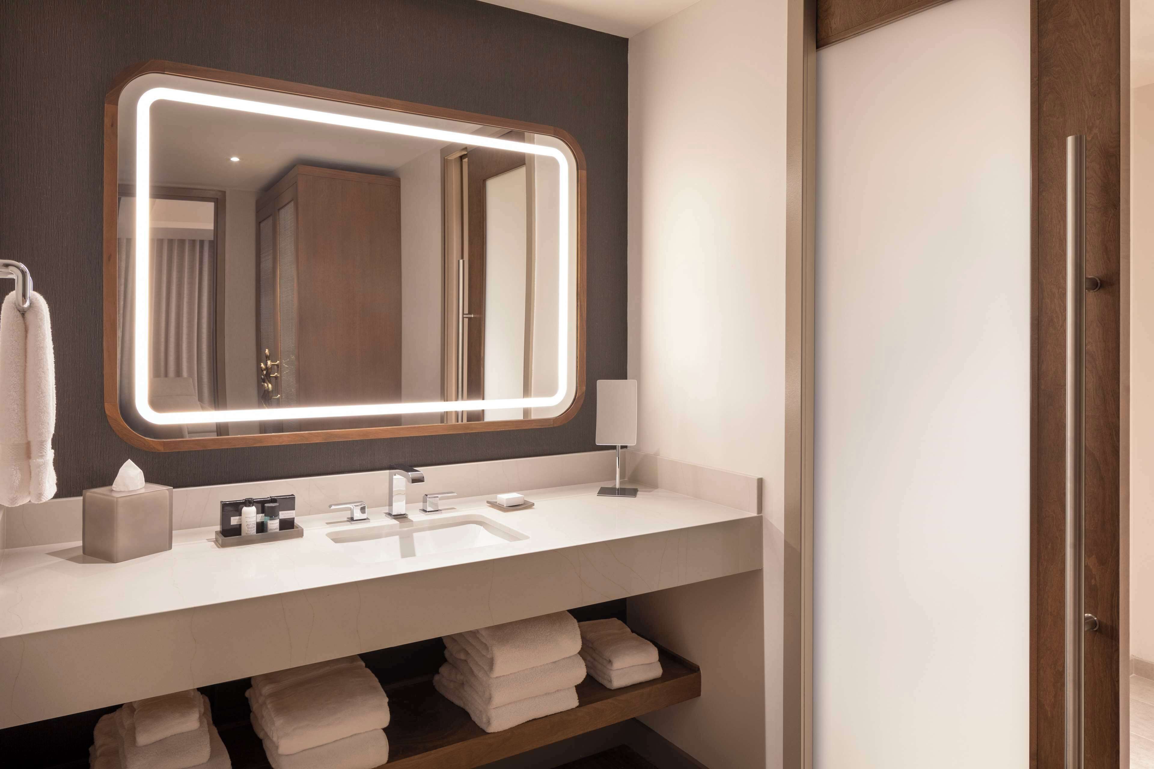 Caesars Republic Scottsdale, a Hilton Hotel