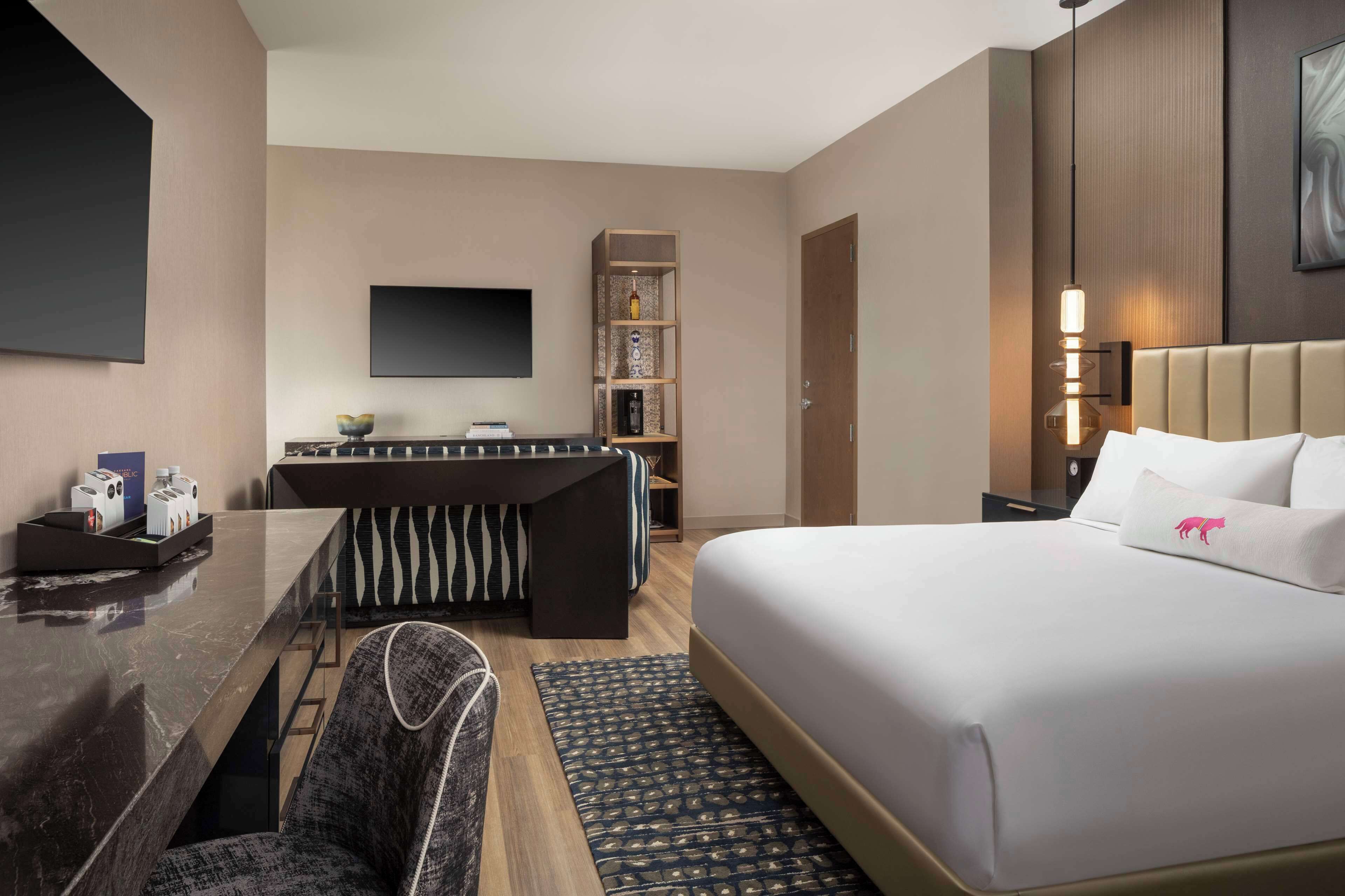 Caesars Republic Scottsdale, a Hilton Hotel