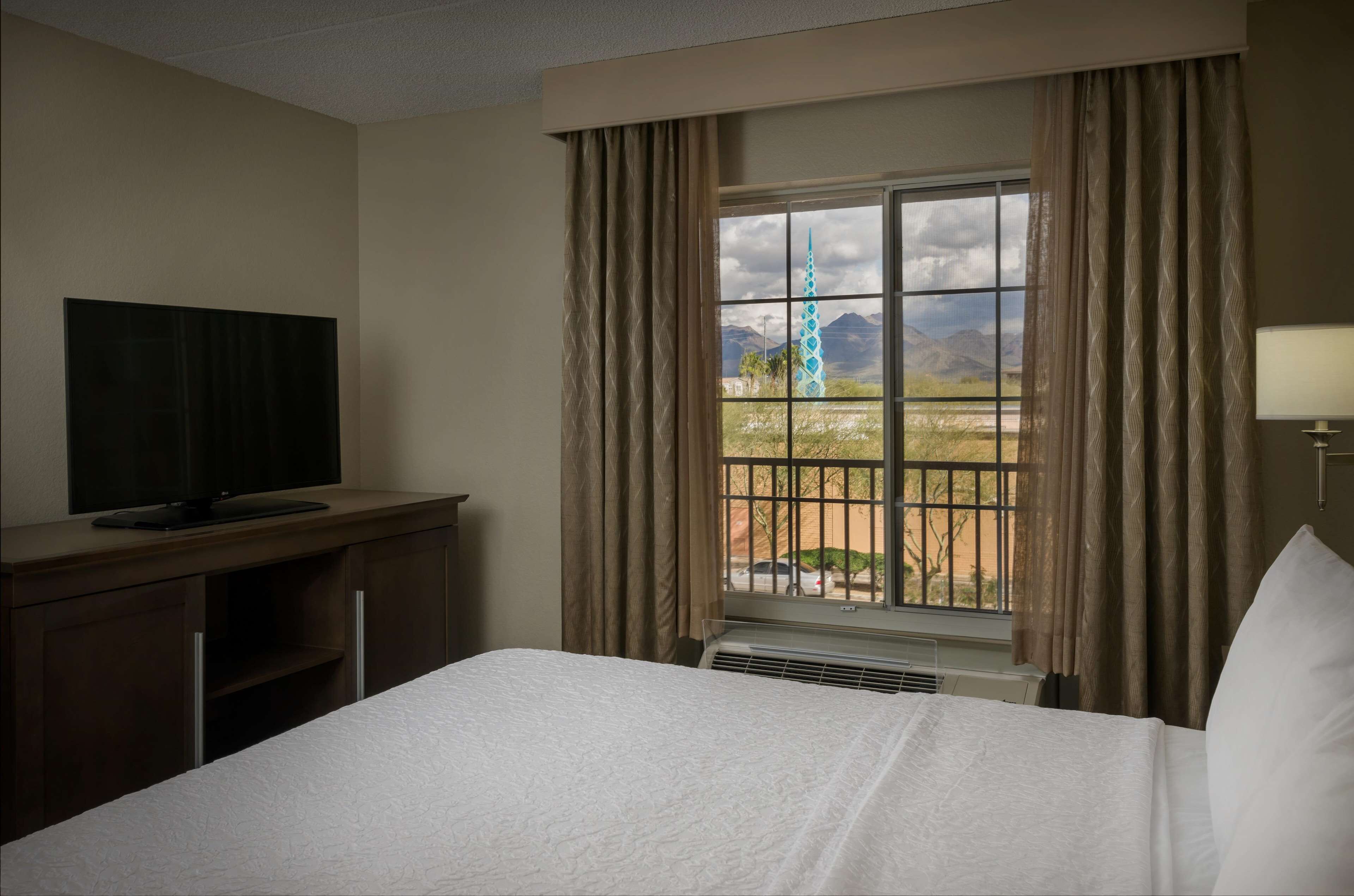 Hampton Inn & Suites Phoenix/Scottsdale Hampton Inn & Suites Phoenix/Scottsdale