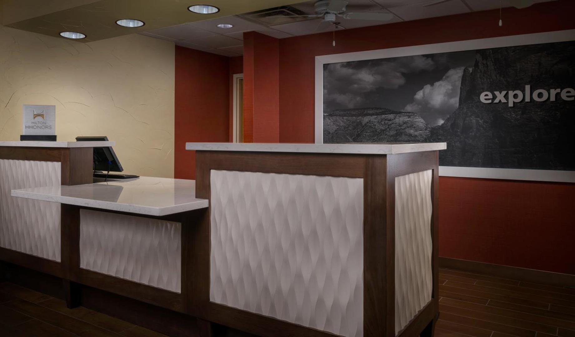 Hampton Inn & Suites Phoenix/Scottsdale Hampton Inn & Suites Phoenix/Scottsdale