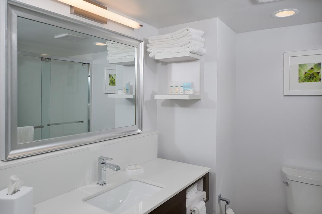 Hampton Inn & Suites Phoenix/Scottsdale on Shea Boulevard Hampton Inn & Suites Phoenix/Scottsdale on Shea Boulevard