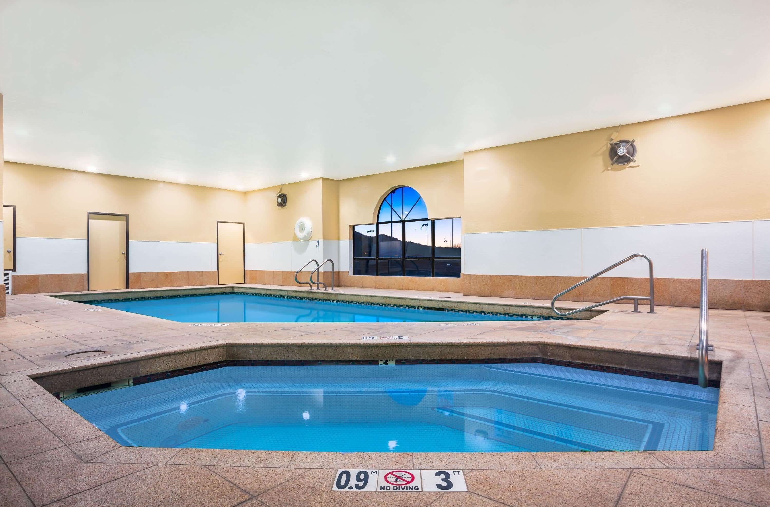 Howard Johnson by Wyndham Williams Howard Johnson by Wyndham Williams