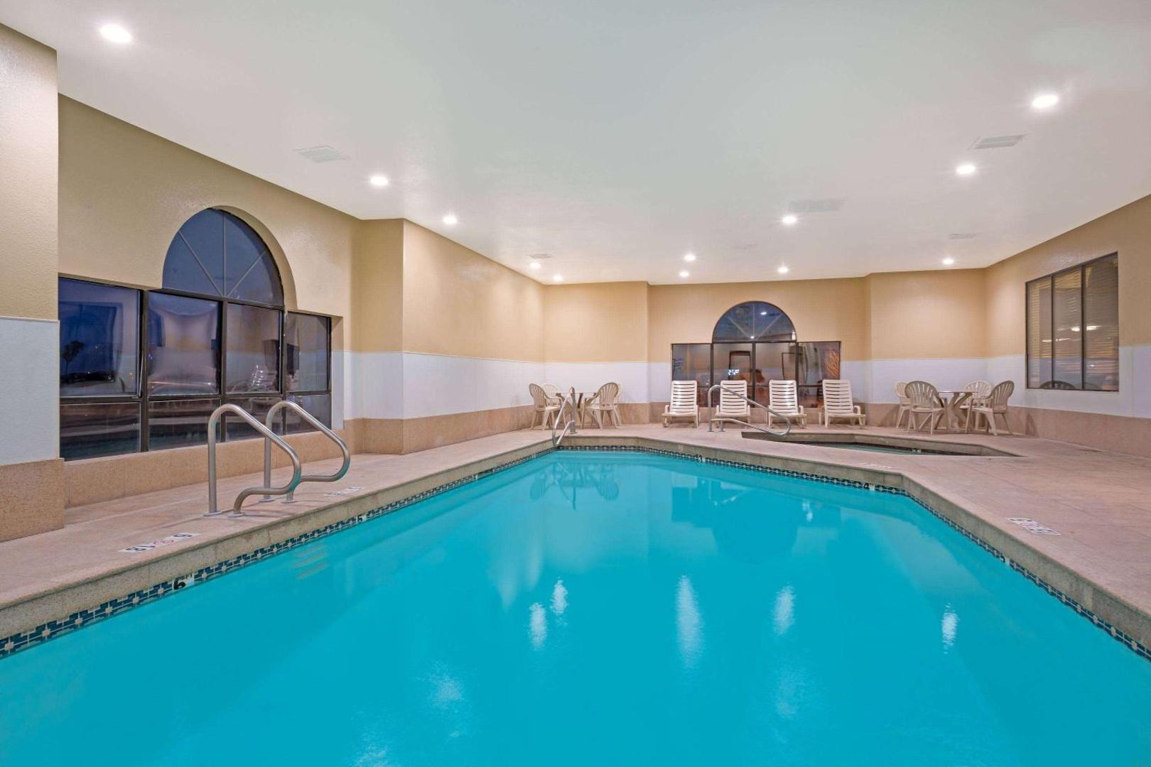 Howard Johnson by Wyndham Williams Howard Johnson by Wyndham Williams