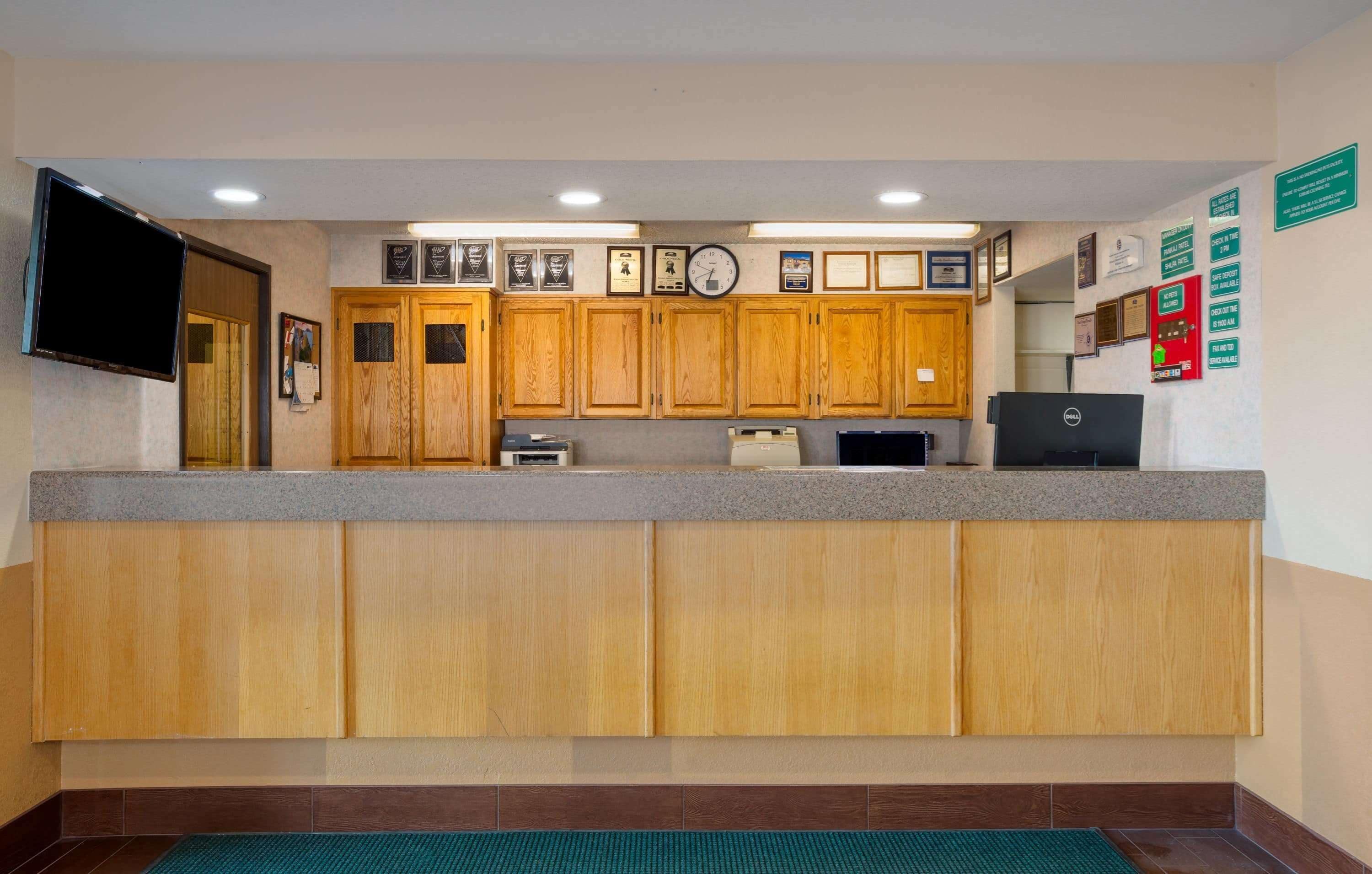 Howard Johnson by Wyndham Williams Howard Johnson by Wyndham Williams