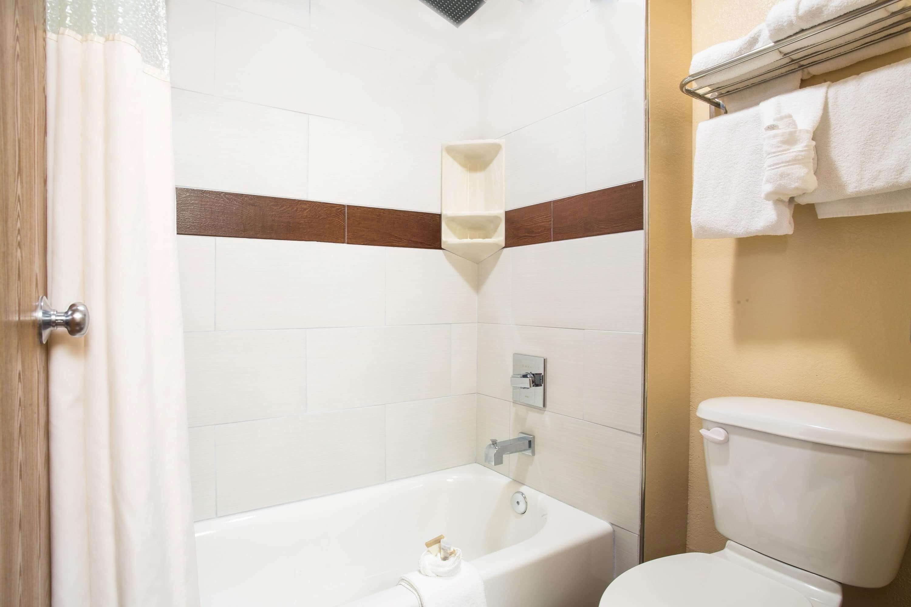 Howard Johnson by Wyndham Williams Howard Johnson by Wyndham Williams