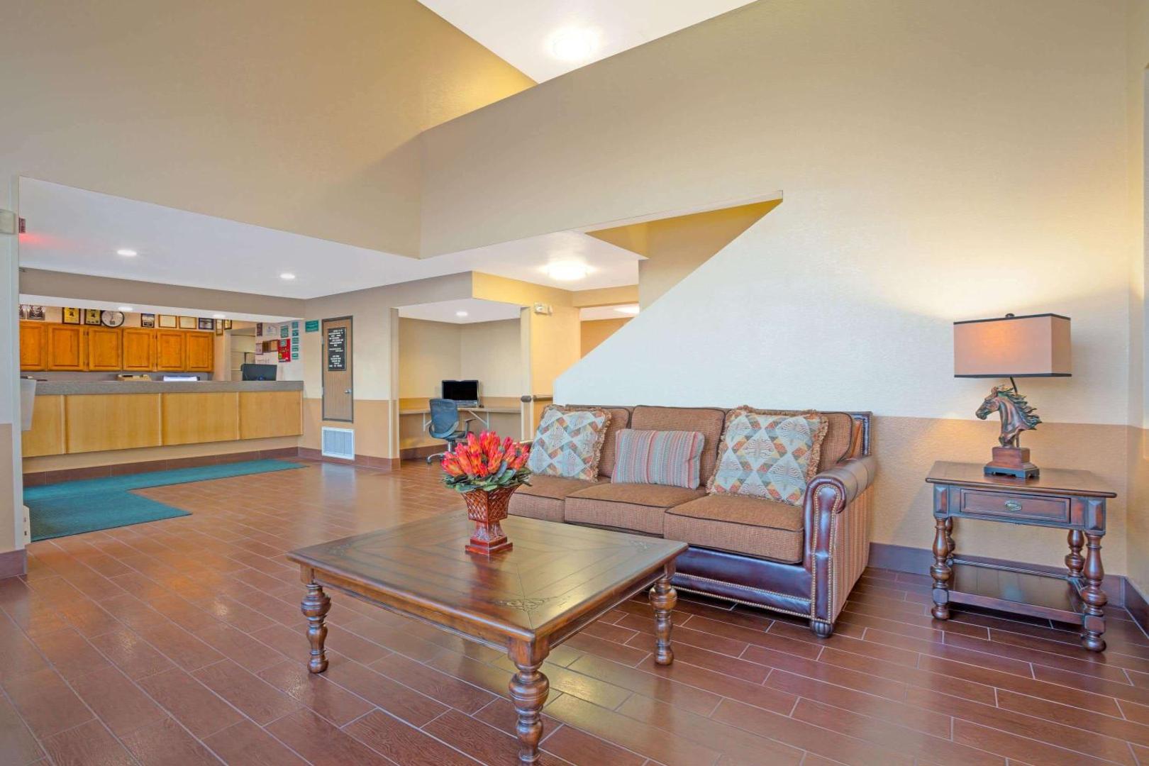 Howard Johnson by Wyndham Williams Howard Johnson by Wyndham Williams