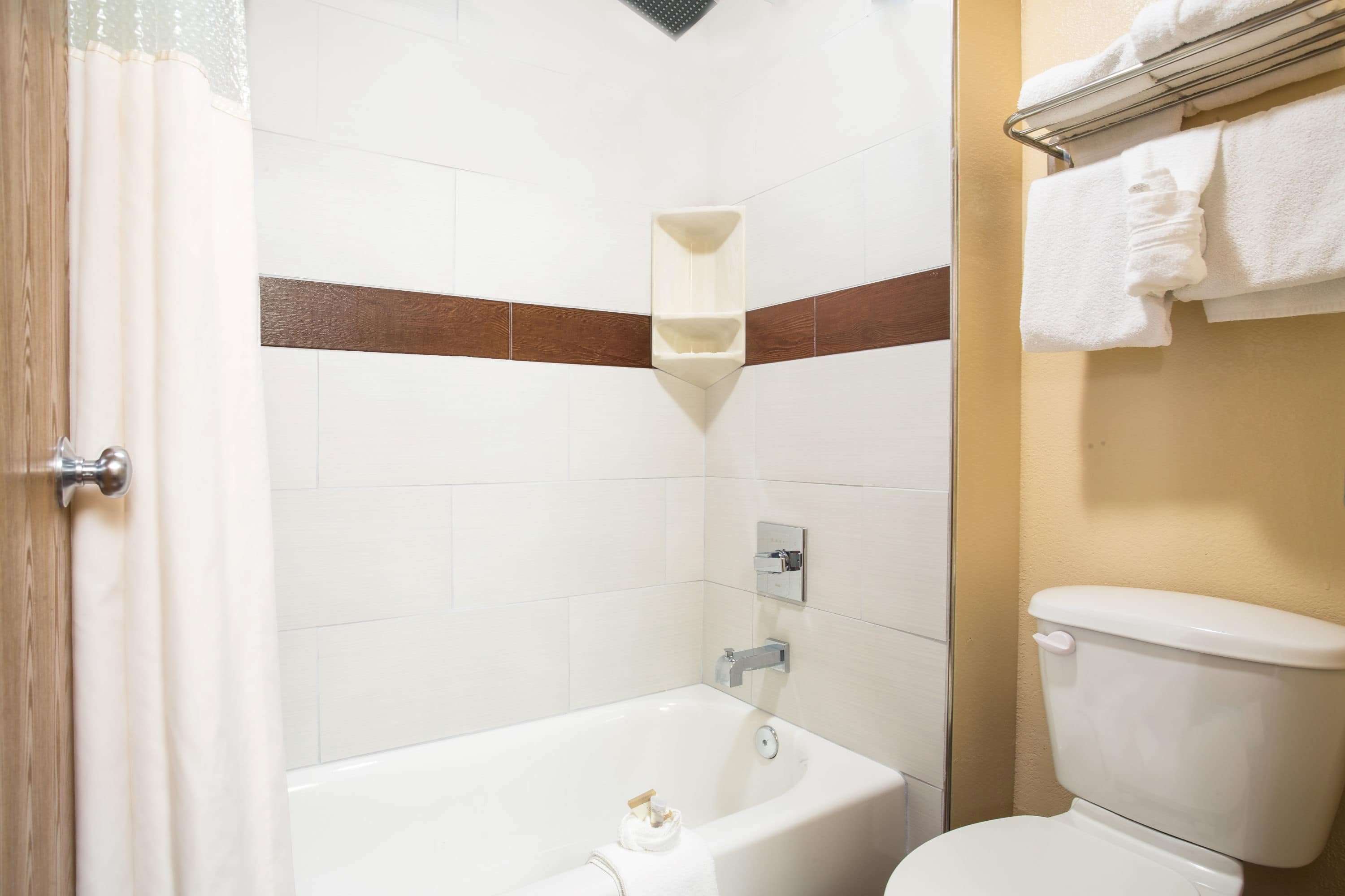Howard Johnson by Wyndham Williams Howard Johnson by Wyndham Williams