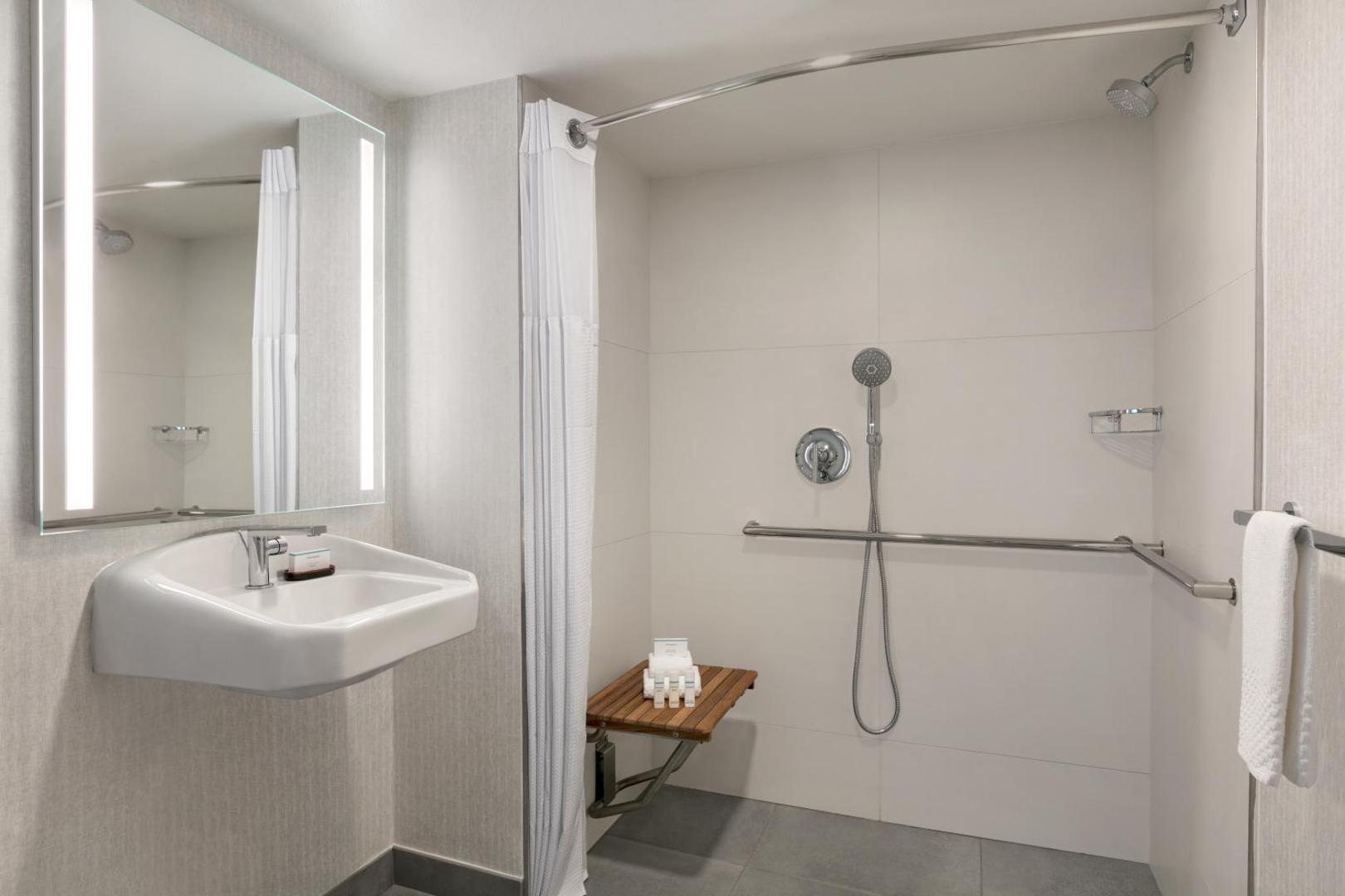 Embassy Suites by Hilton Los Angeles Downey Embassy Suites by Hilton Los Angeles Downey