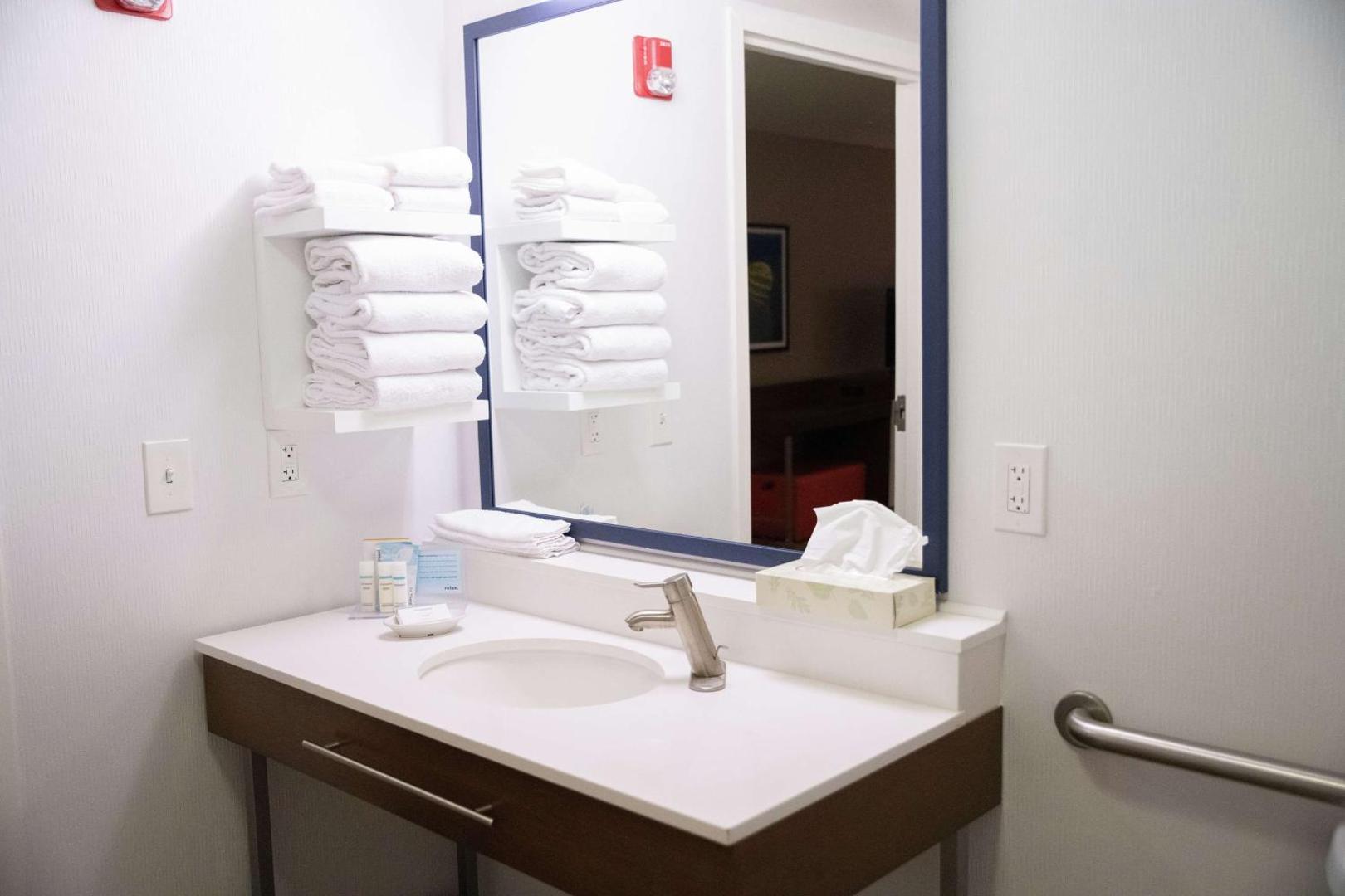 Hampton Inn & Suites Fresno Hampton Inn & Suites Fresno