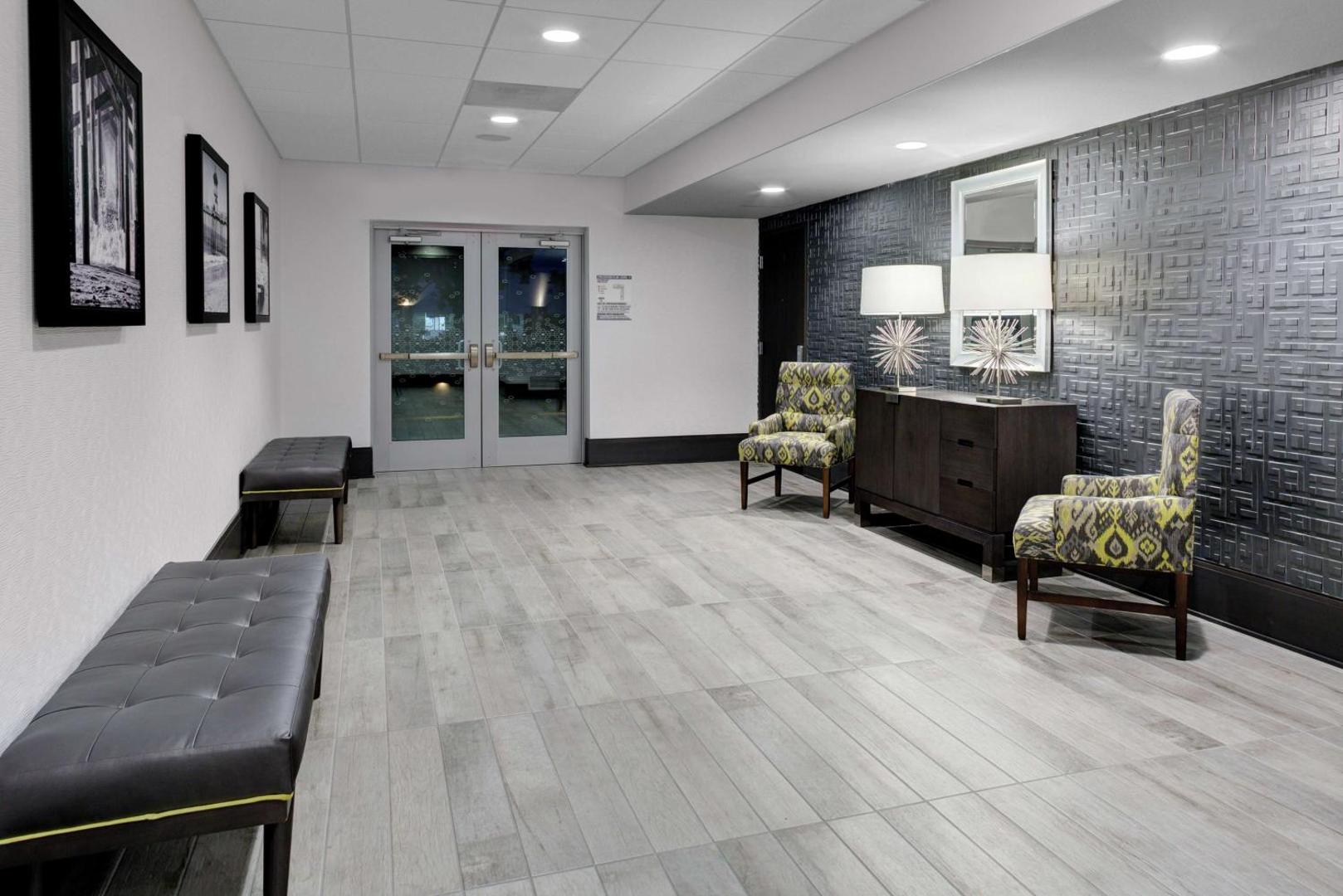 Hampton Inn & Suites Irvine Orange County Airport Hampton Inn & Suites Irvine Orange County Airport