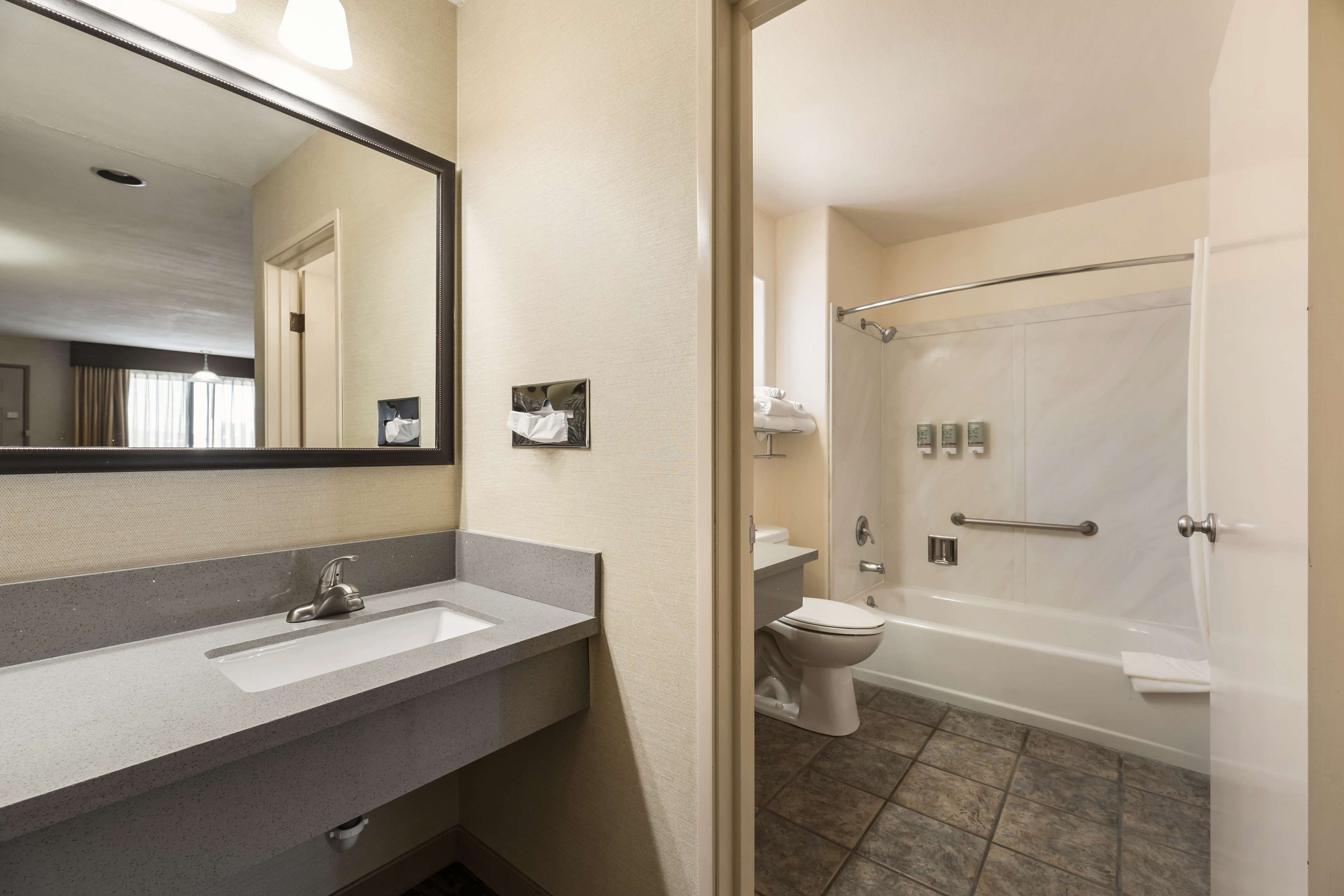 Best Western Plus Frontier Motel Best Western Plus Frontier Motel