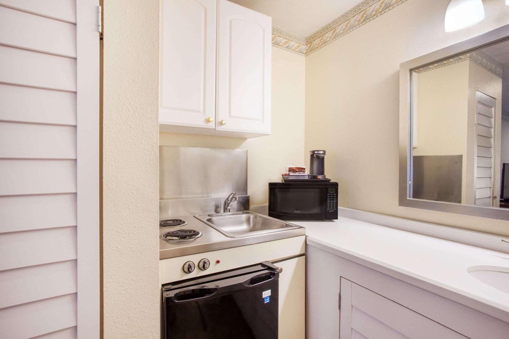 Days Inn by Wyndham San Diego Hotel Circle Days Inn by Wyndham San Diego Hotel Circle