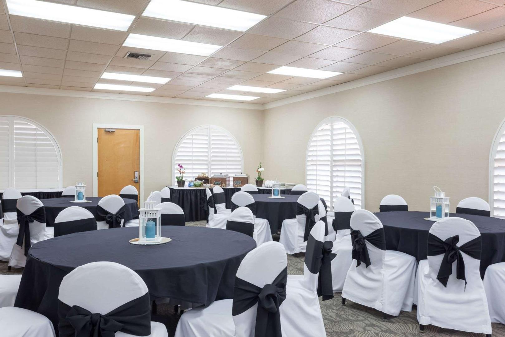 Days Inn by Wyndham San Diego Hotel Circle Days Inn by Wyndham San Diego Hotel Circle