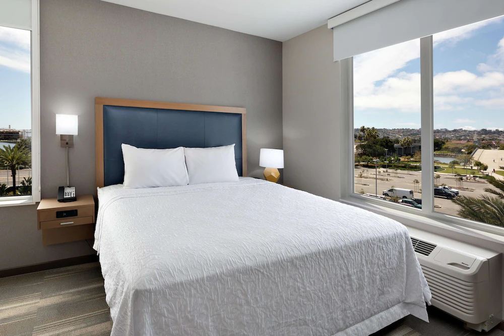 Hampton Inn & Suites San Diego Airport Liberty Station Hampton Inn & Suites San Diego Airport Liberty Station