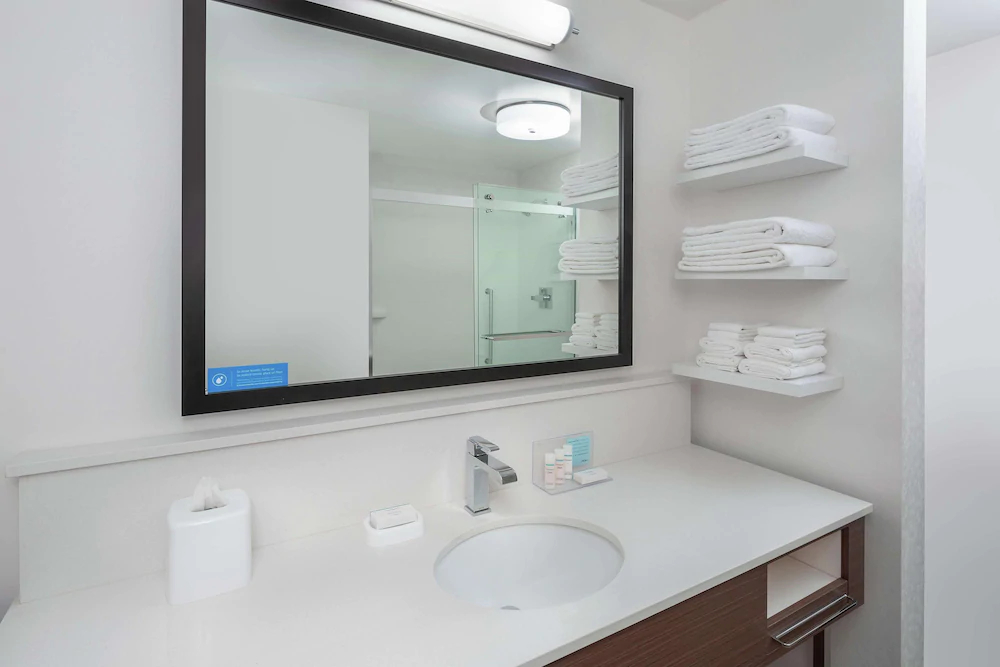 Hampton Inn & Suites San Diego Airport Liberty Station Hampton Inn & Suites San Diego Airport Liberty Station