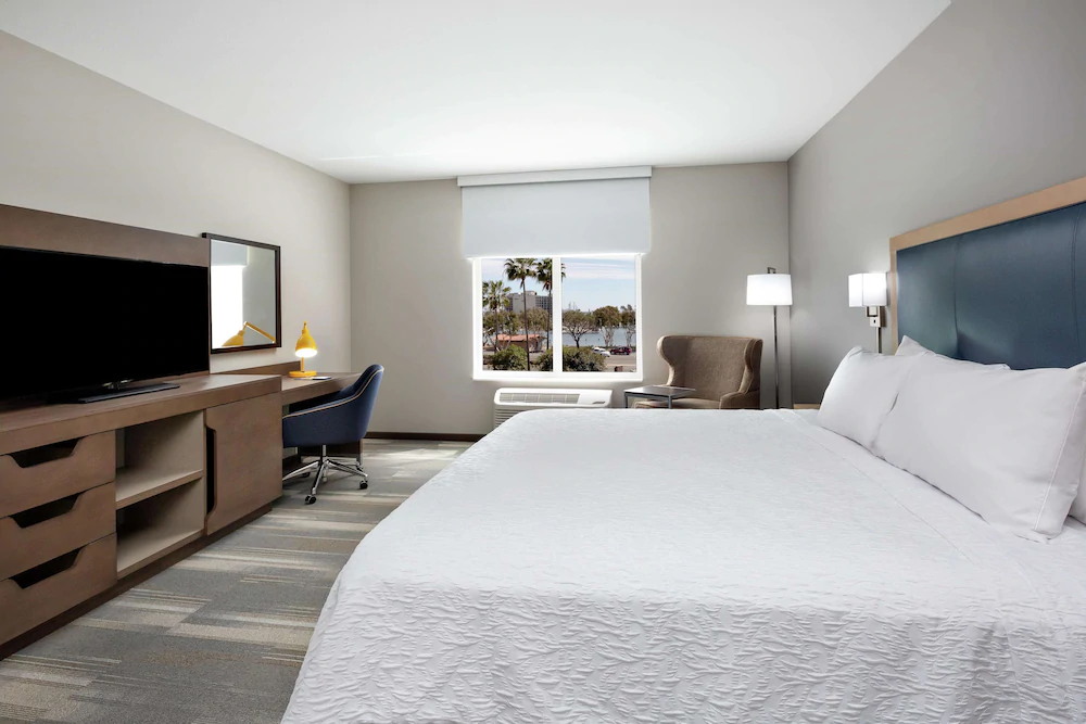 Hampton Inn & Suites San Diego Airport Liberty Station Hampton Inn & Suites San Diego Airport Liberty Station