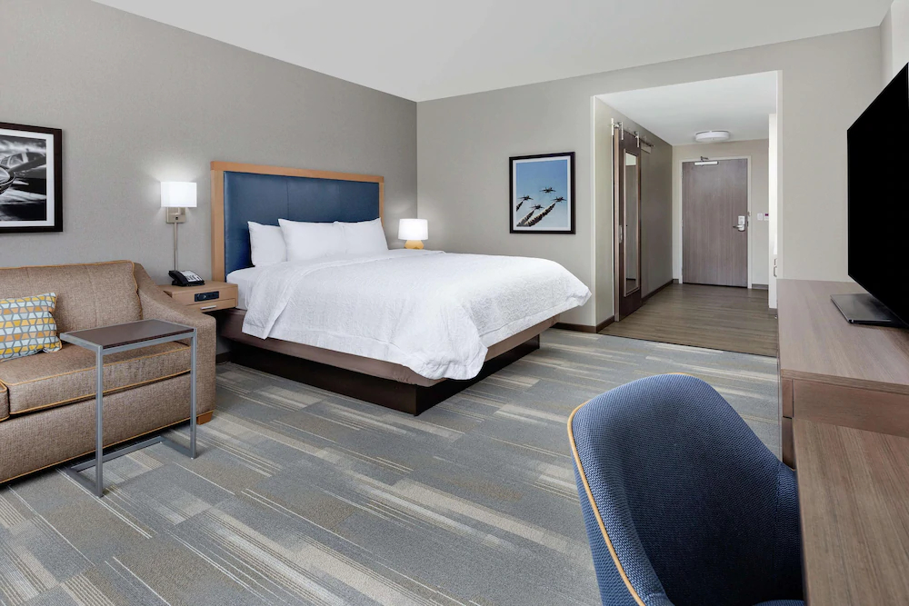Hampton Inn & Suites San Diego Airport Liberty Station Hampton Inn & Suites San Diego Airport Liberty Station