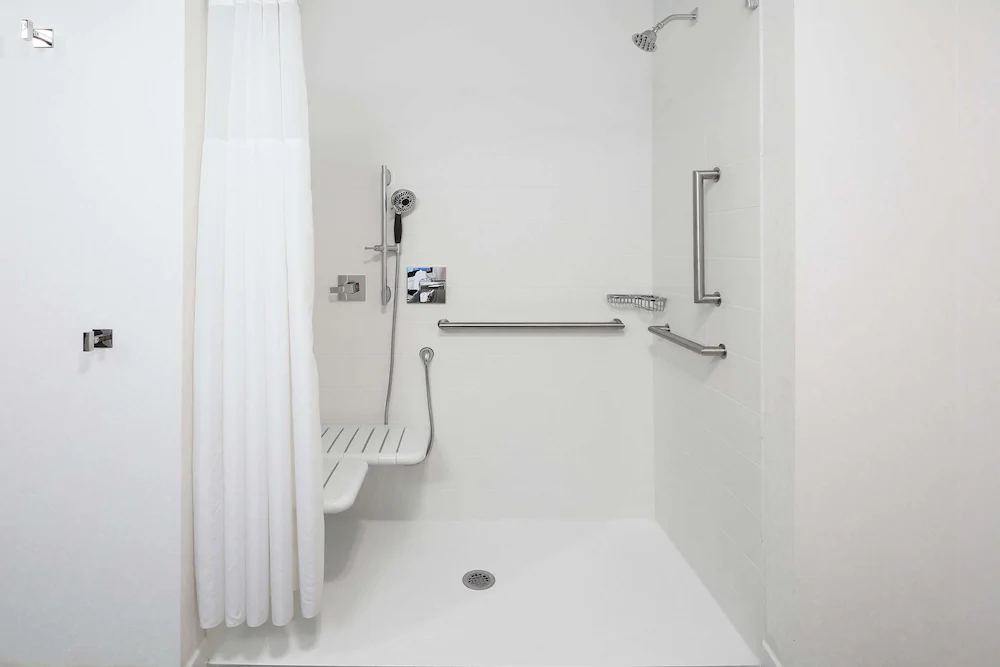 Hampton Inn & Suites San Diego Airport Liberty Station Hampton Inn & Suites San Diego Airport Liberty Station