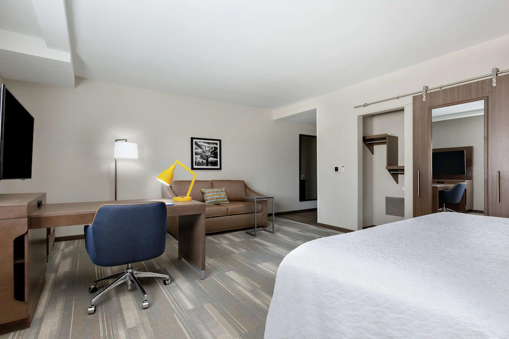 Hampton Inn & Suites San Diego Airport Liberty Station Hampton Inn & Suites San Diego Airport Liberty Station