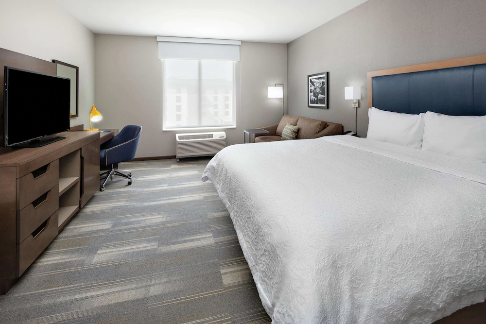Hampton Inn & Suites San Diego Airport Liberty Station Hampton Inn & Suites San Diego Airport Liberty Station