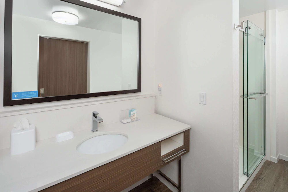 Hampton Inn & Suites San Diego Airport Liberty Station Hampton Inn & Suites San Diego Airport Liberty Station