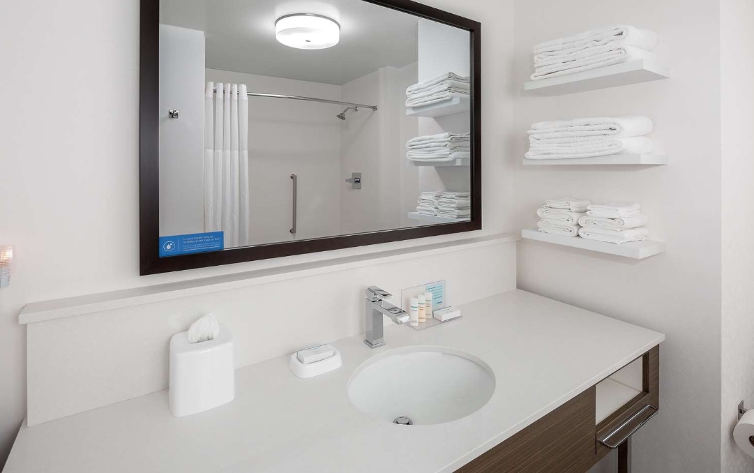 Hampton Inn & Suites San Diego Airport Liberty Station Hampton Inn & Suites San Diego Airport Liberty Station