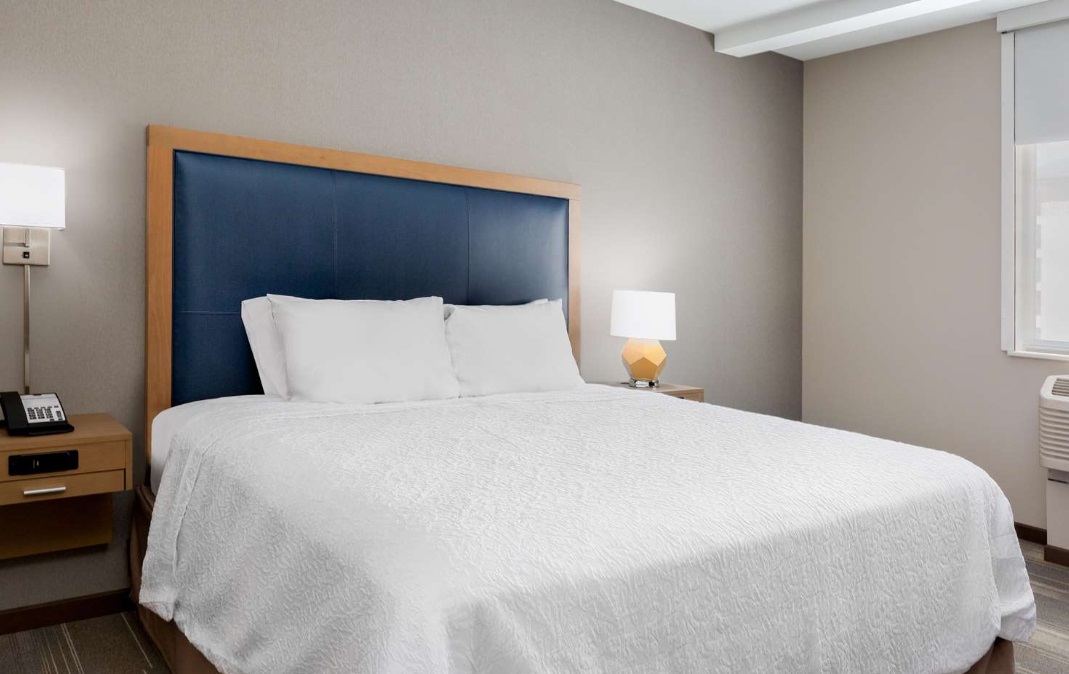 Hampton Inn & Suites San Diego Airport Liberty Station Hampton Inn & Suites San Diego Airport Liberty Station