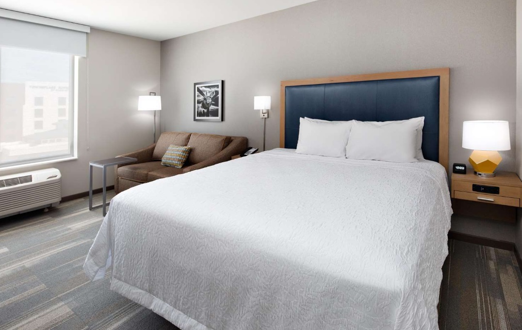 Hampton Inn & Suites San Diego Airport Liberty Station Hampton Inn & Suites San Diego Airport Liberty Station