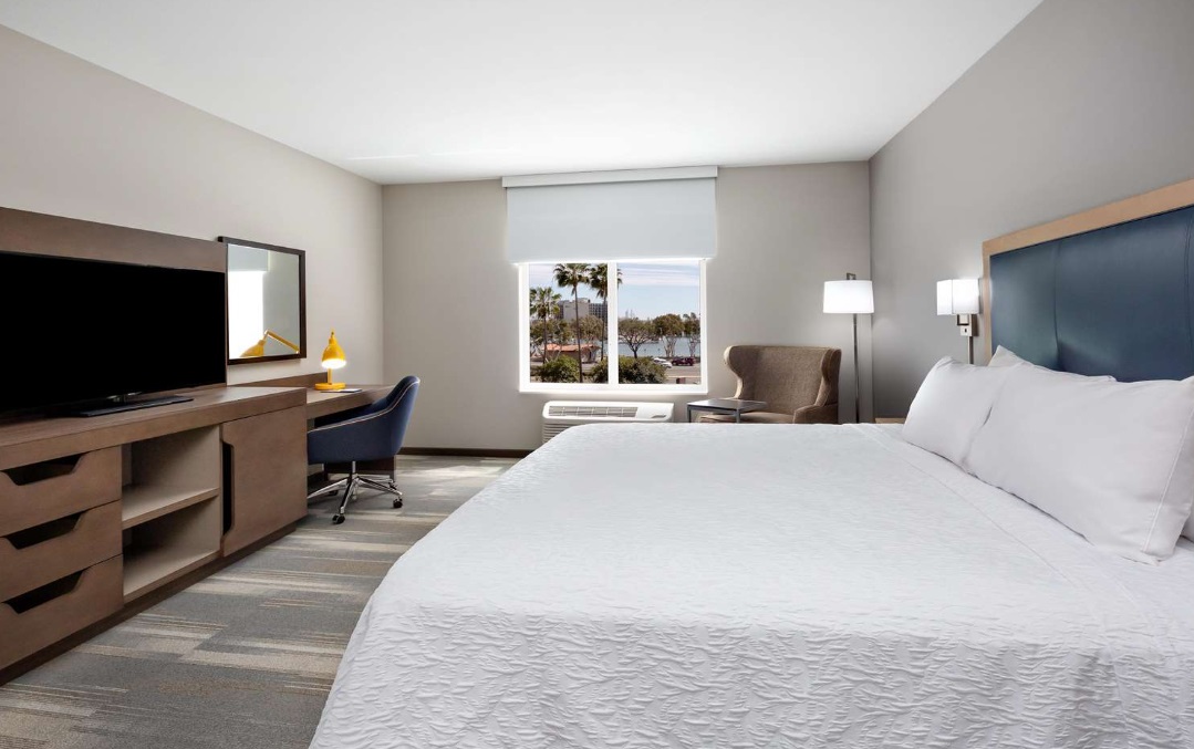 Hampton Inn & Suites San Diego Airport Liberty Station Hampton Inn & Suites San Diego Airport Liberty Station